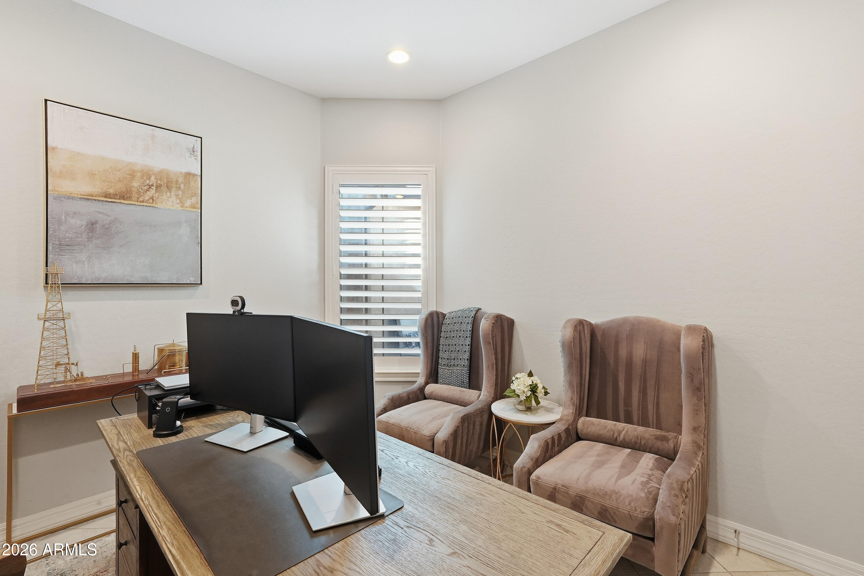 938 E PARKVIEW Drive