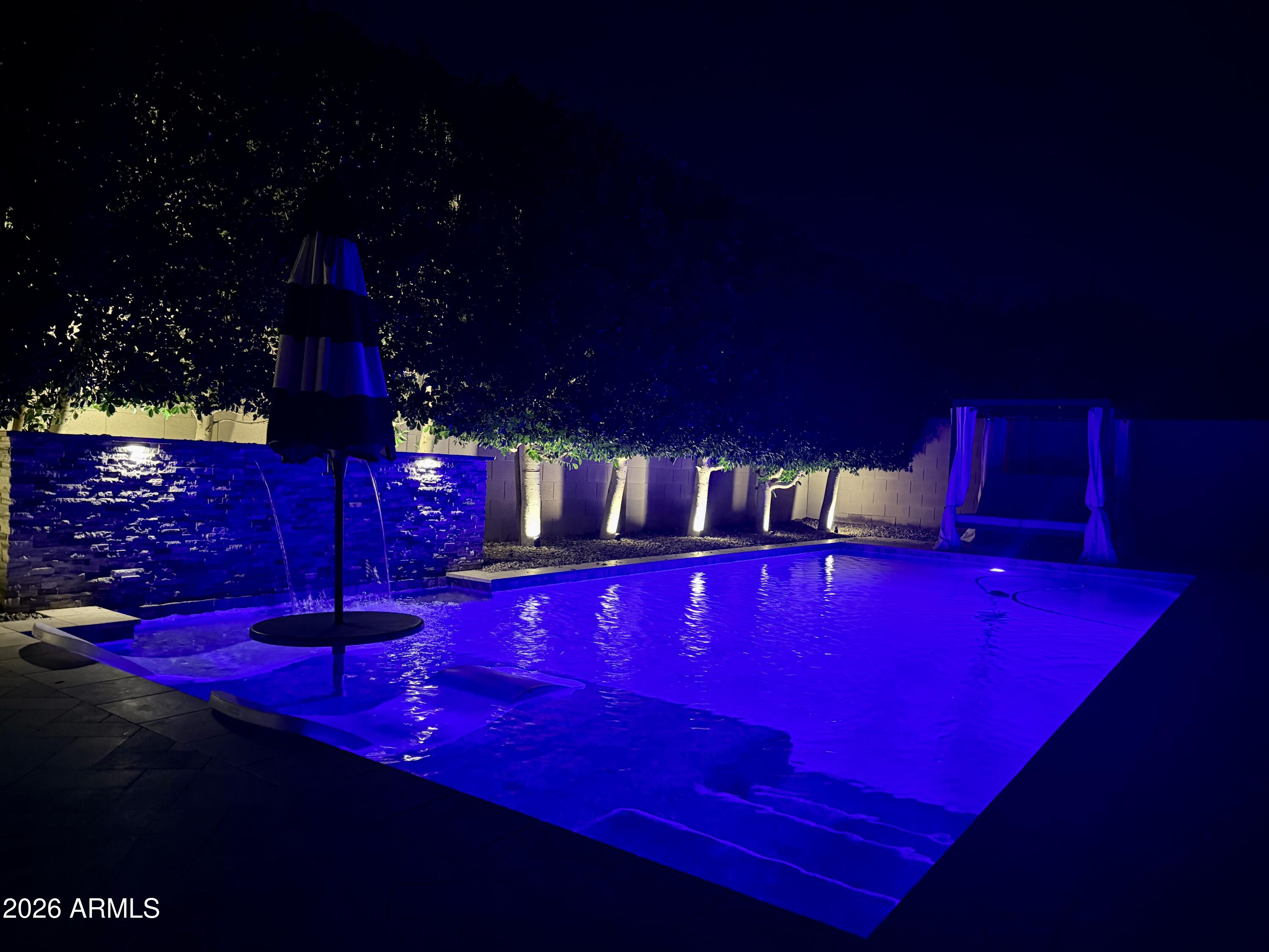 938 E PARKVIEW Drive