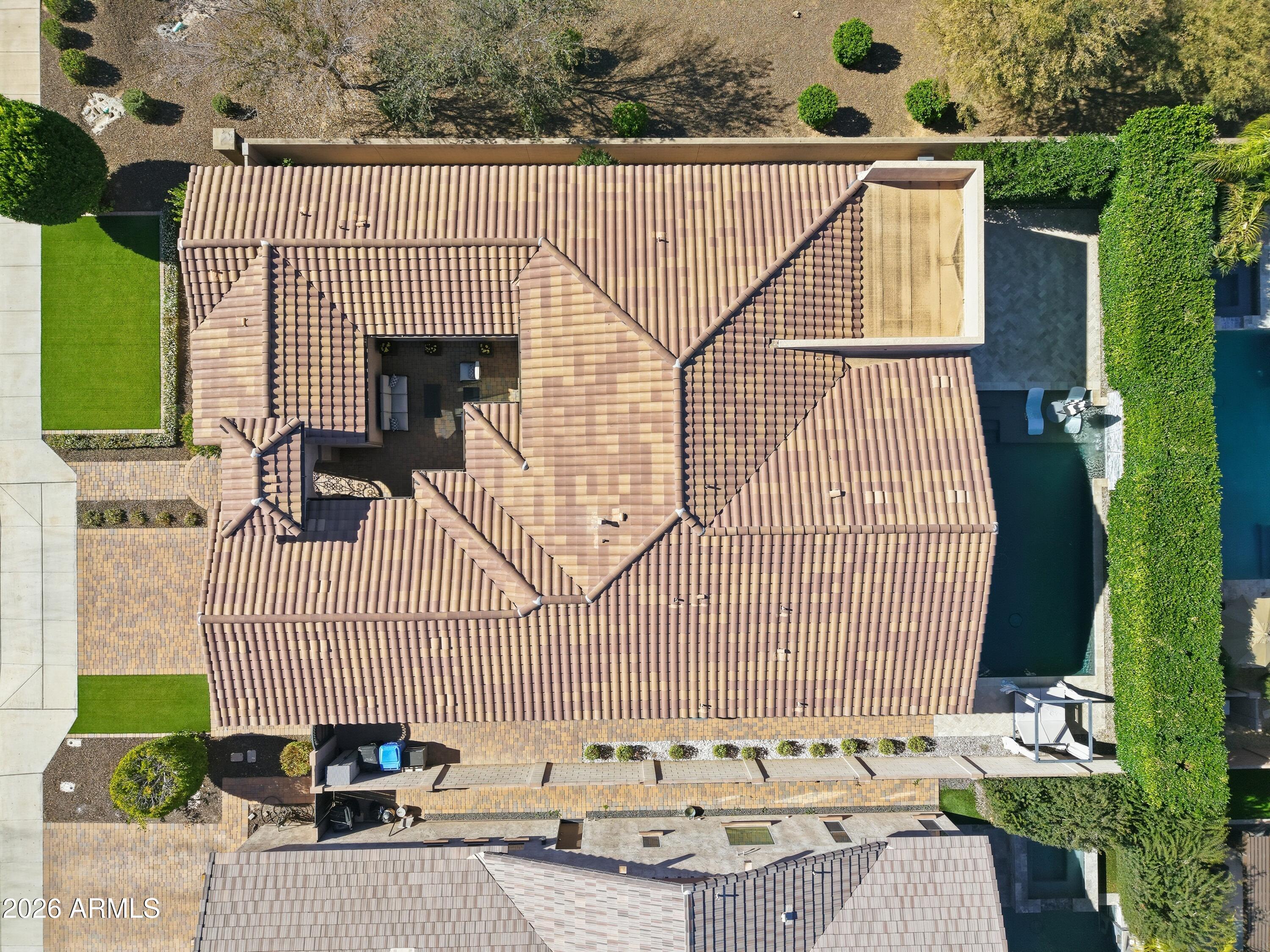 938 E PARKVIEW Drive