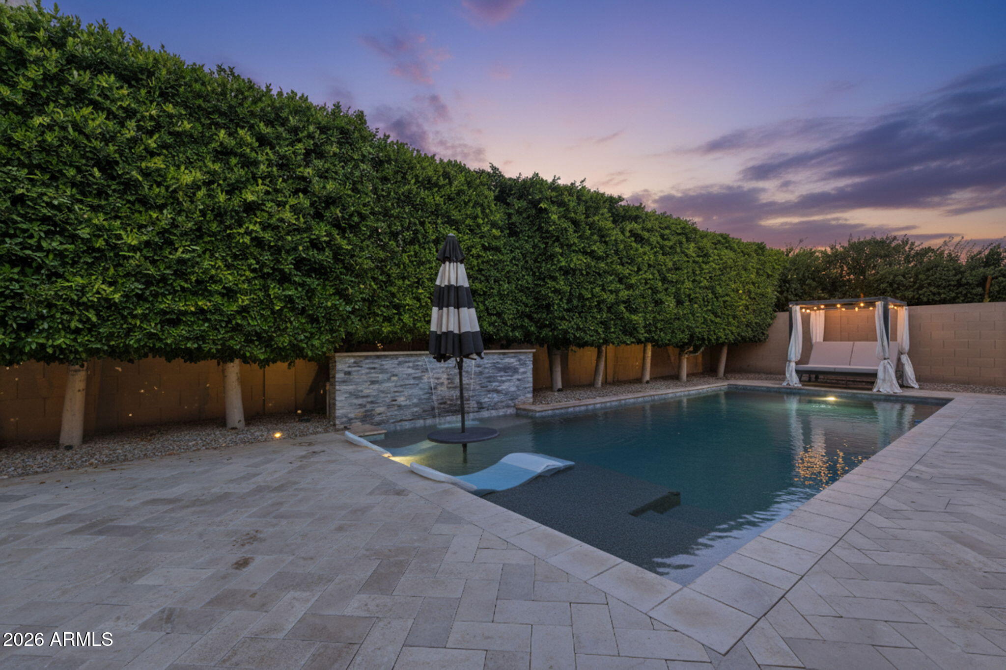 938 E PARKVIEW Drive