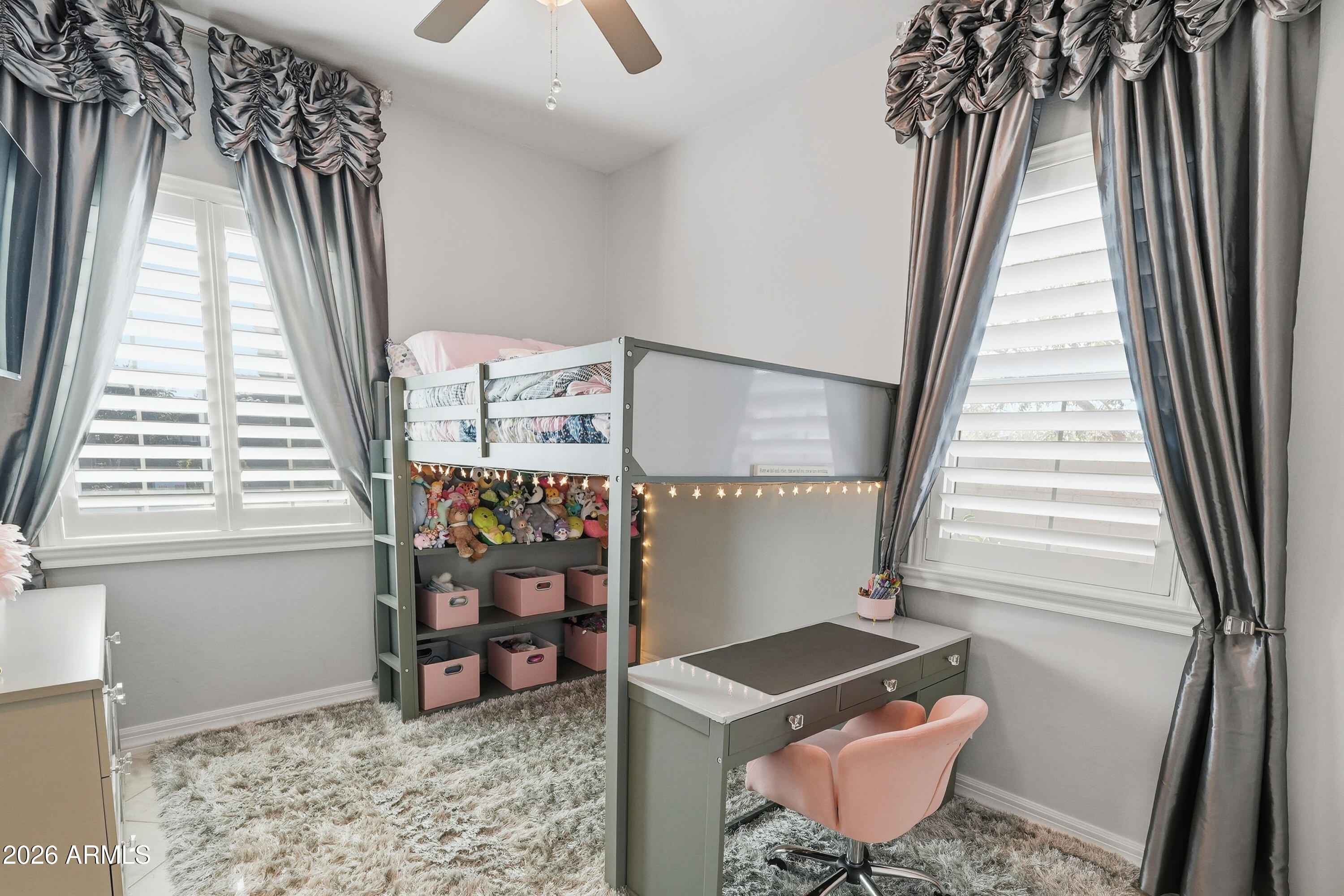 938 E PARKVIEW Drive