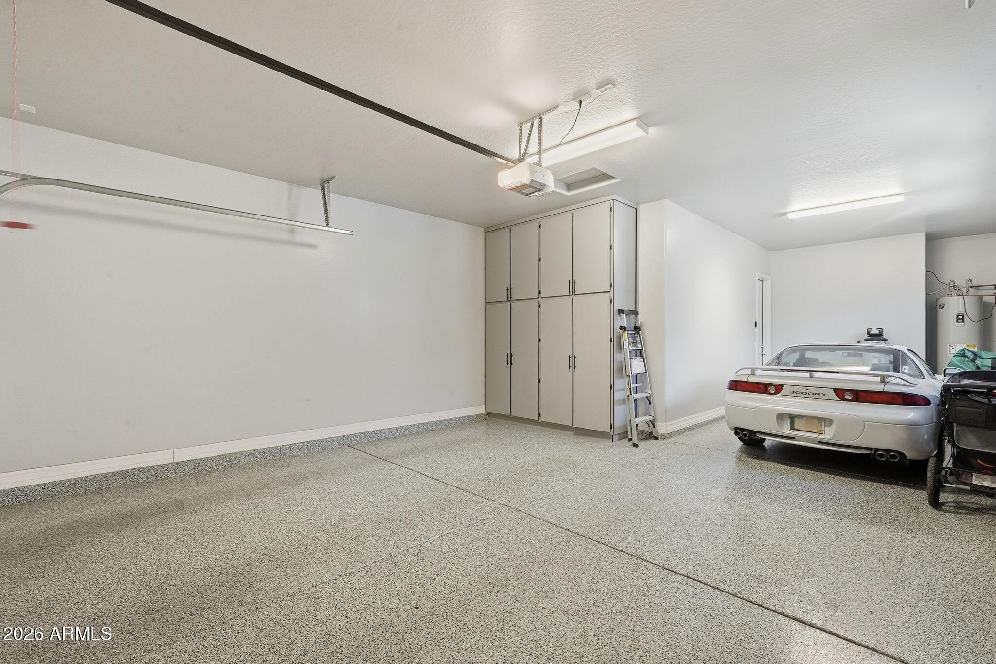 938 E PARKVIEW Drive