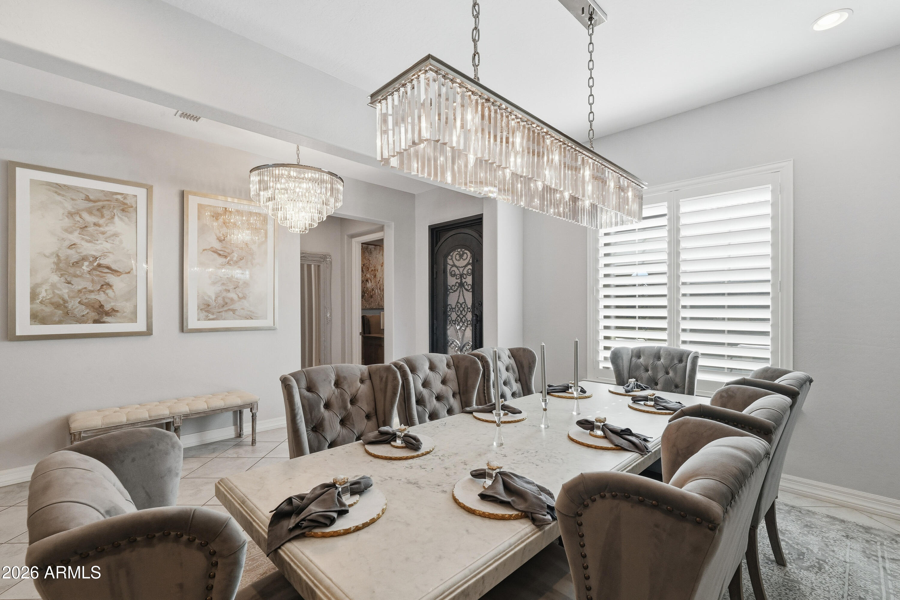 938 E PARKVIEW Drive