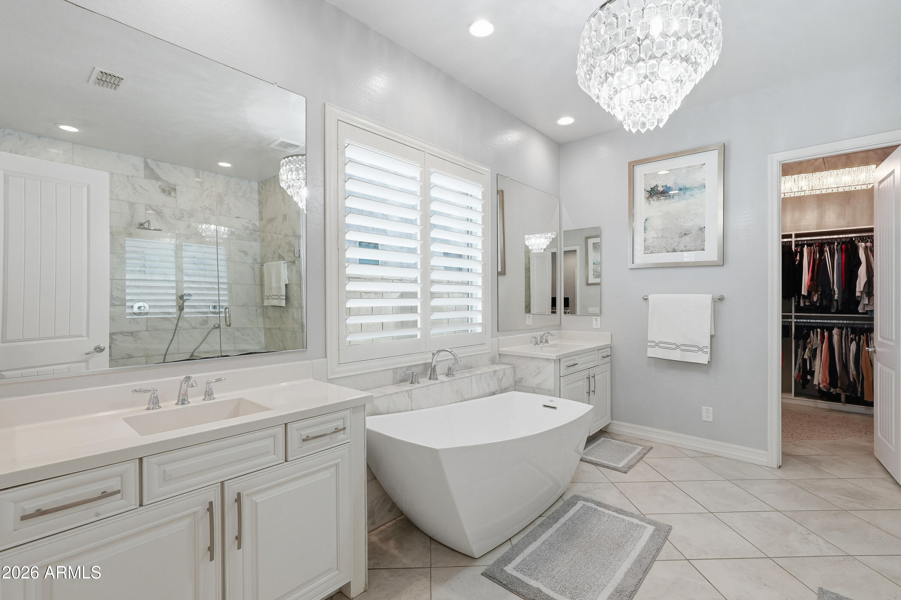 938 E PARKVIEW Drive