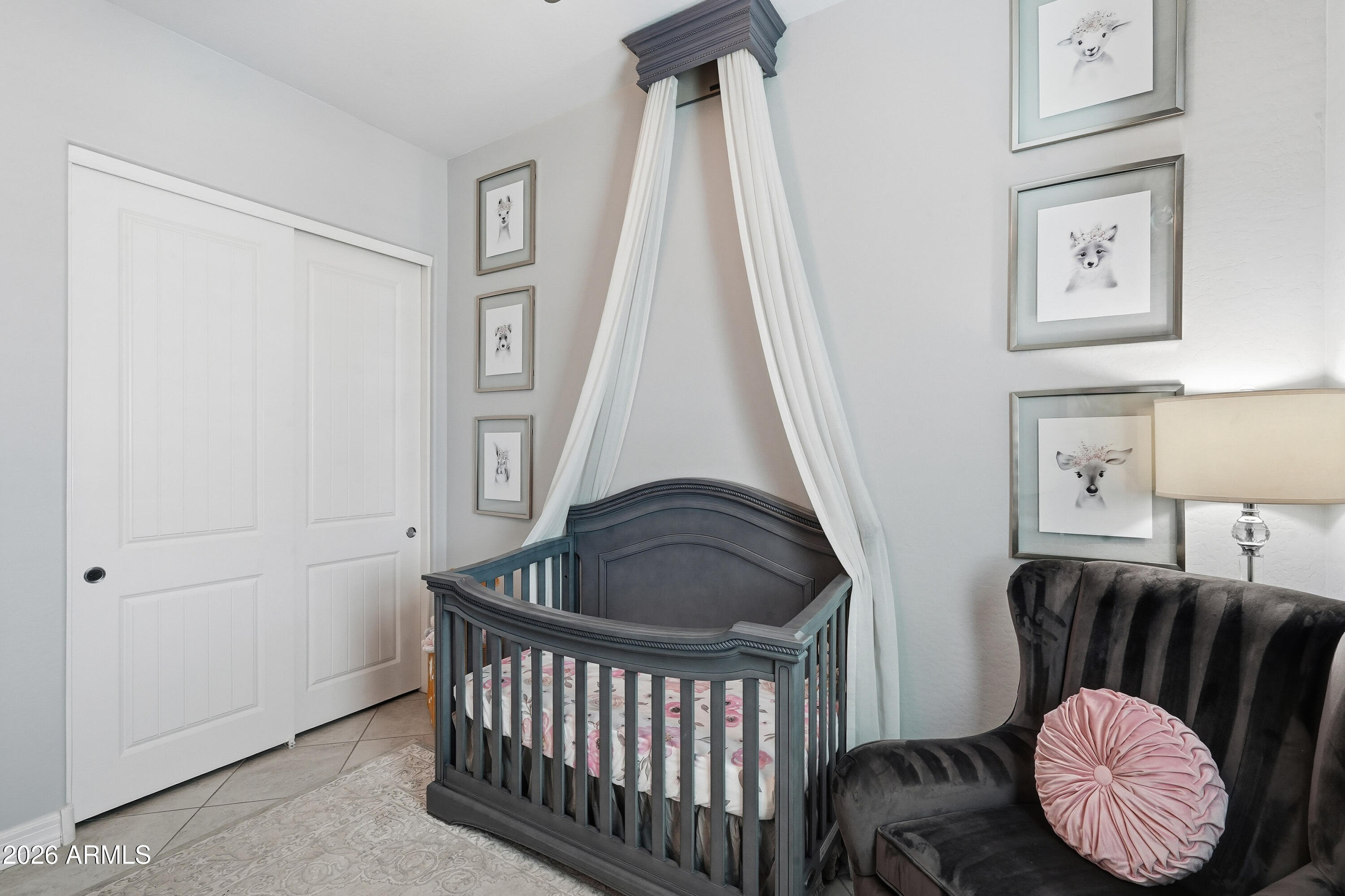 938 E PARKVIEW Drive