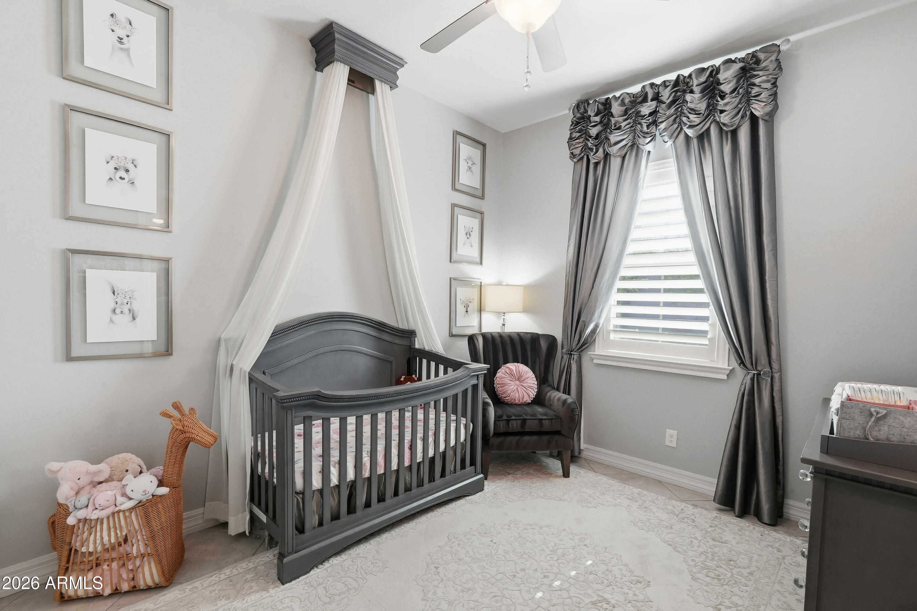 938 E PARKVIEW Drive