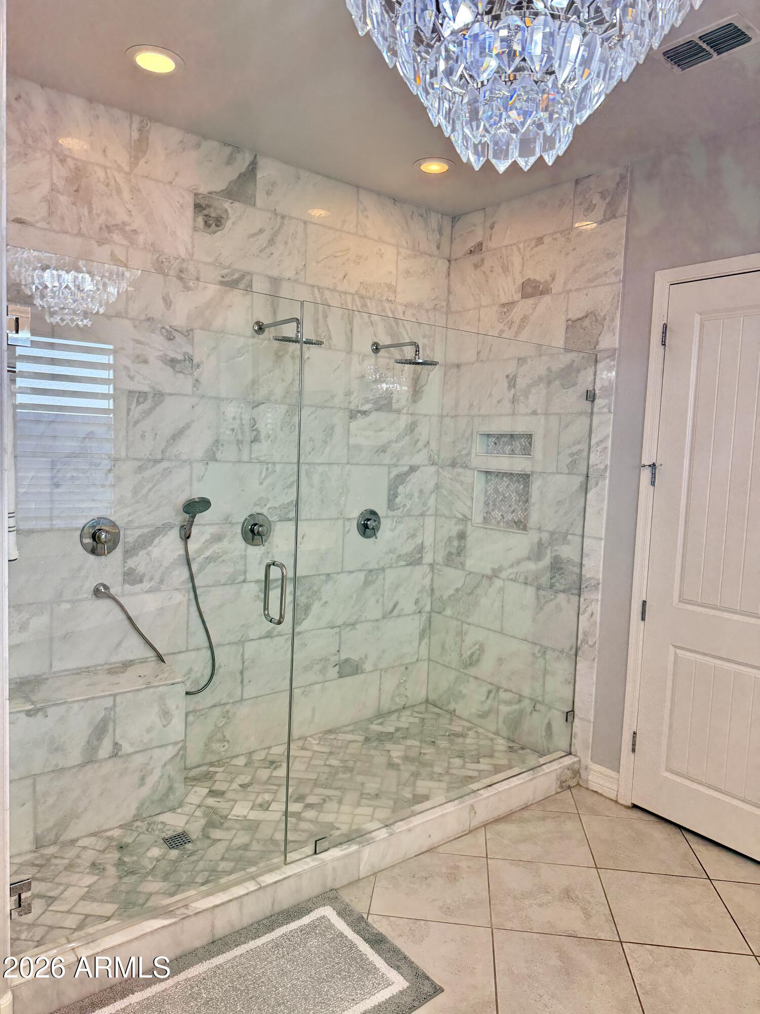 938 E PARKVIEW Drive