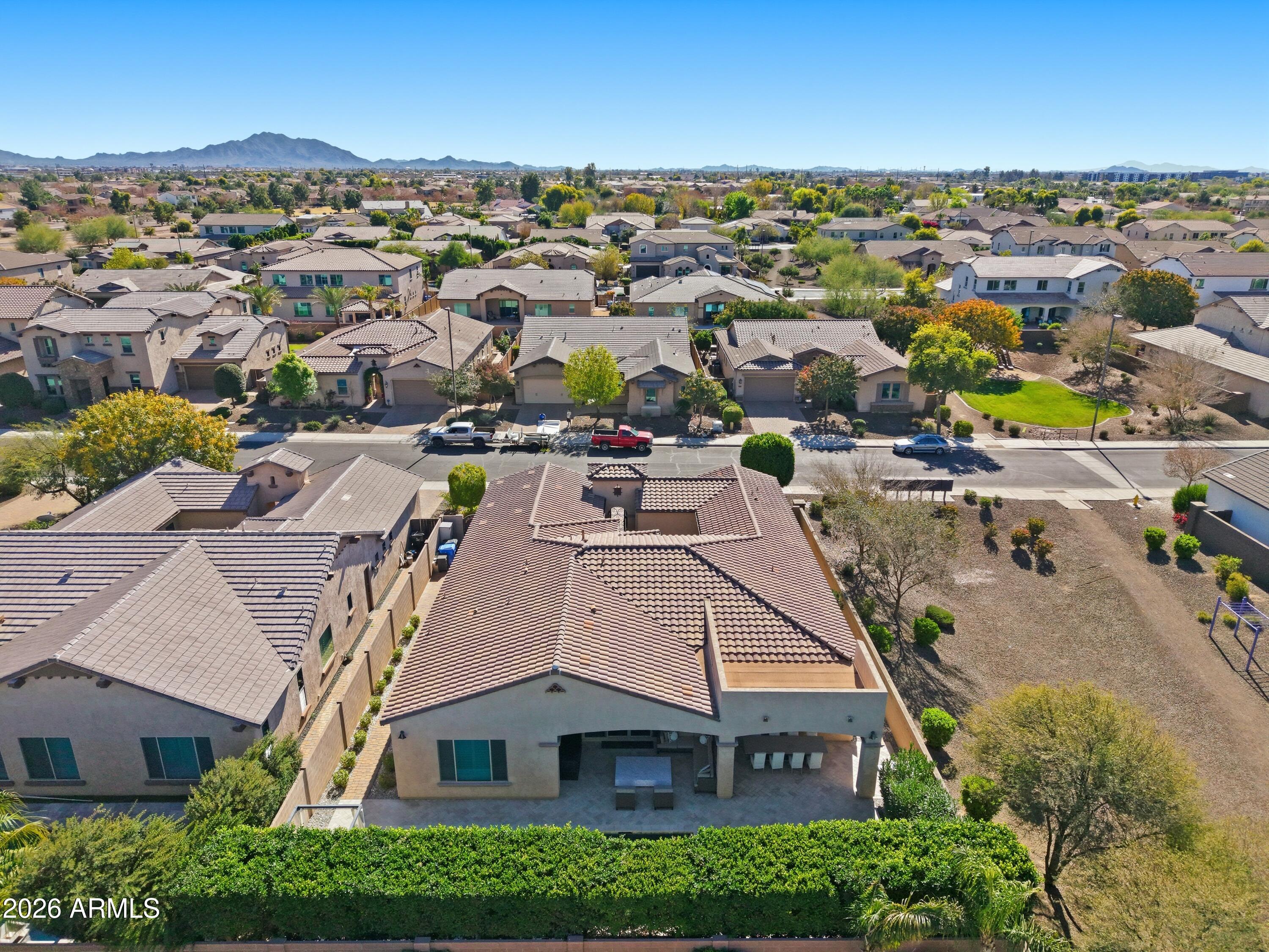 938 E PARKVIEW Drive