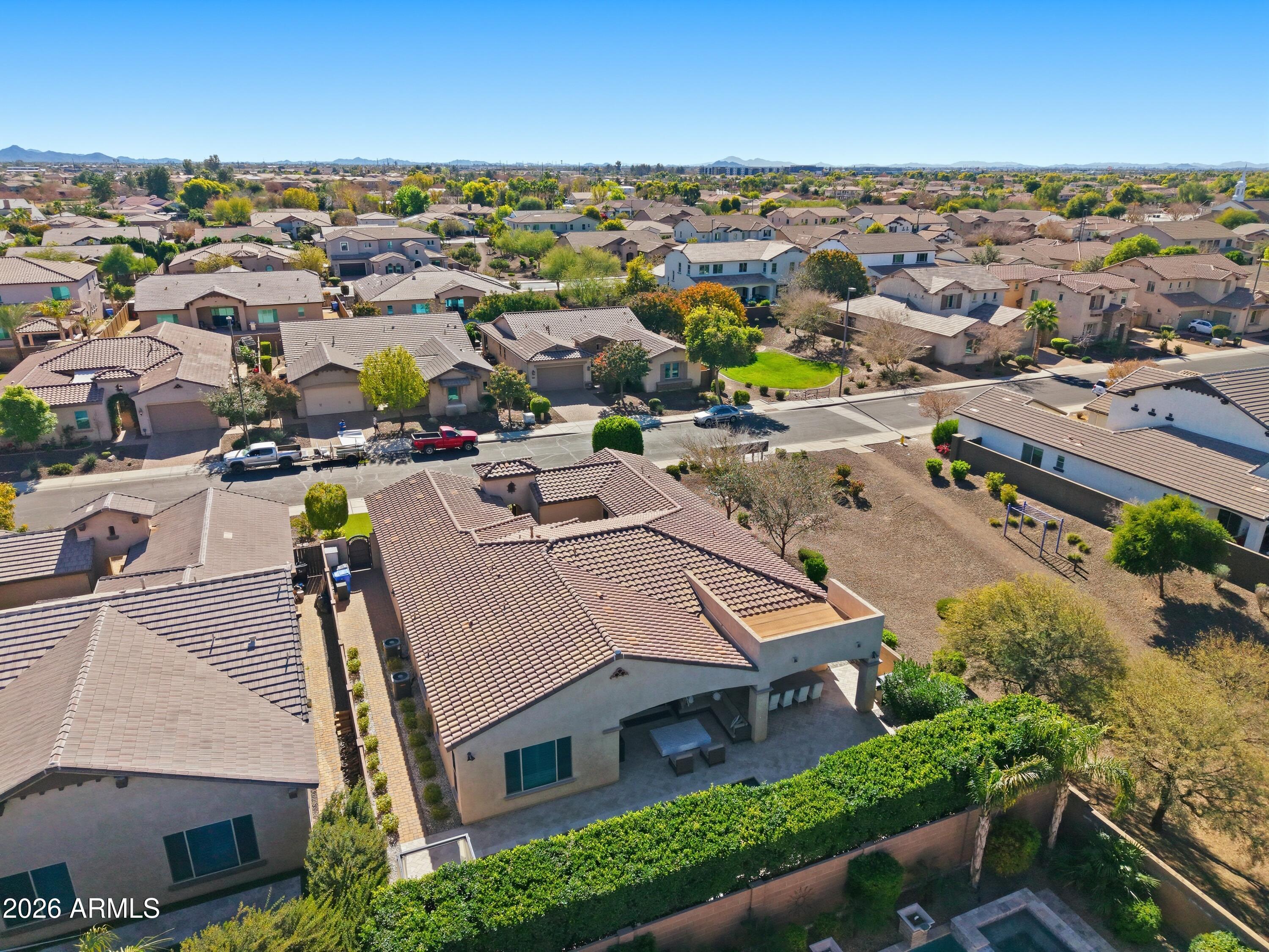 938 E PARKVIEW Drive