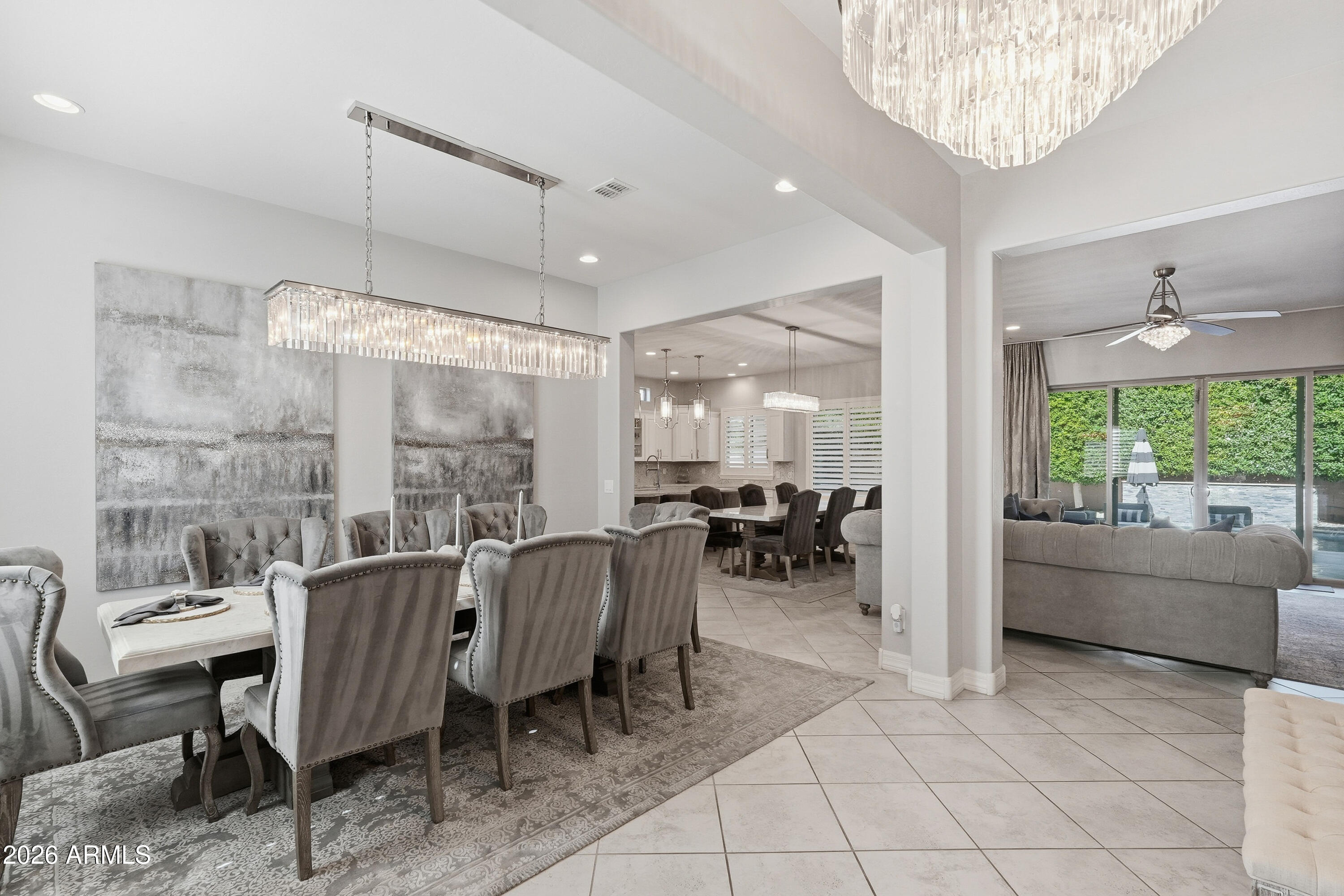 938 E PARKVIEW Drive