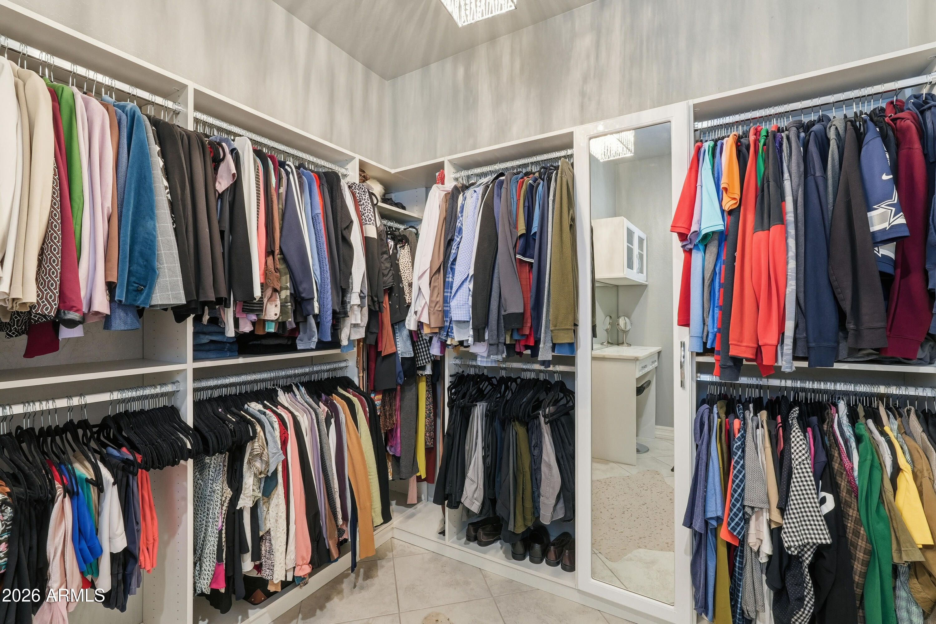 938 E PARKVIEW Drive