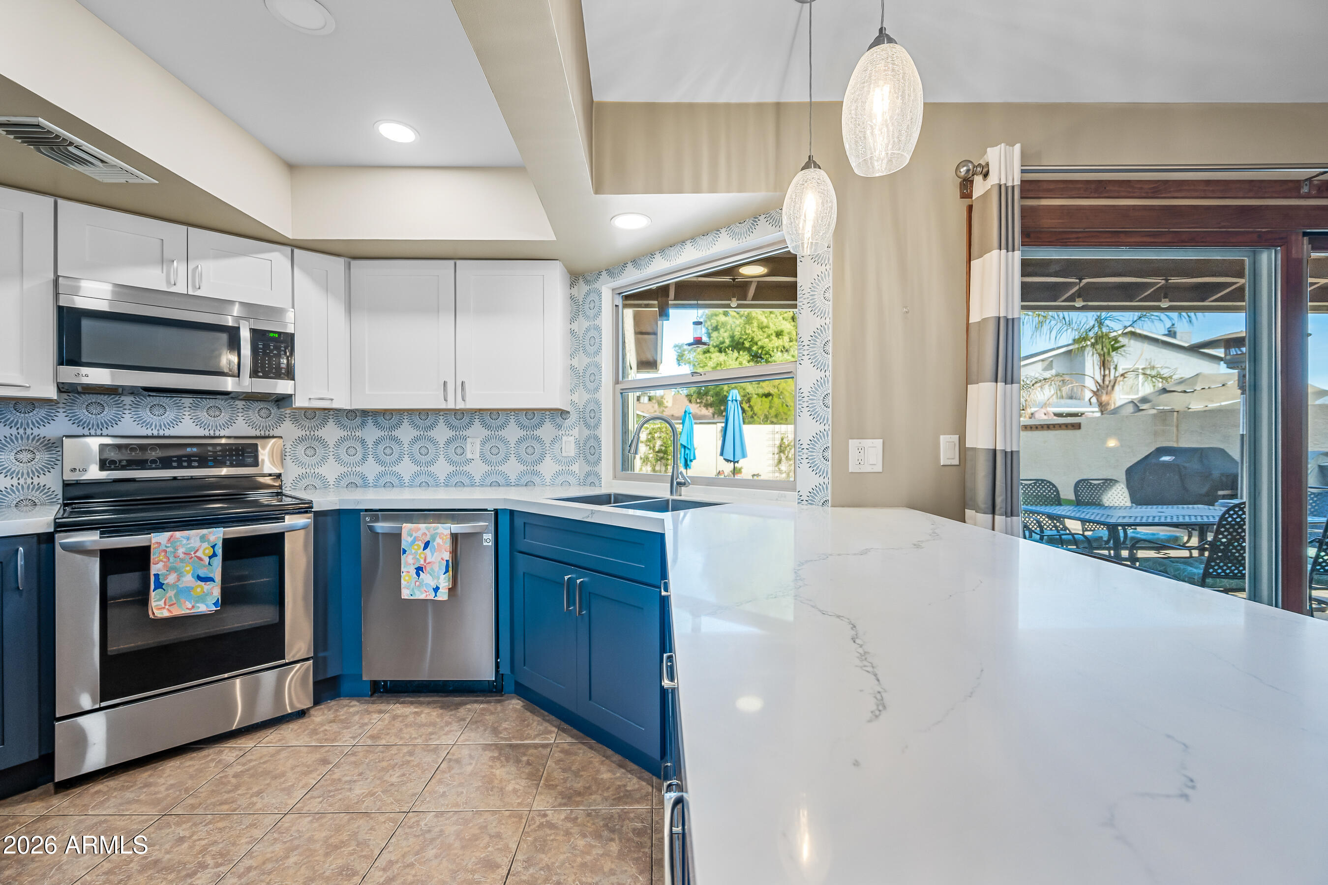 4616 W BUFFALO Street