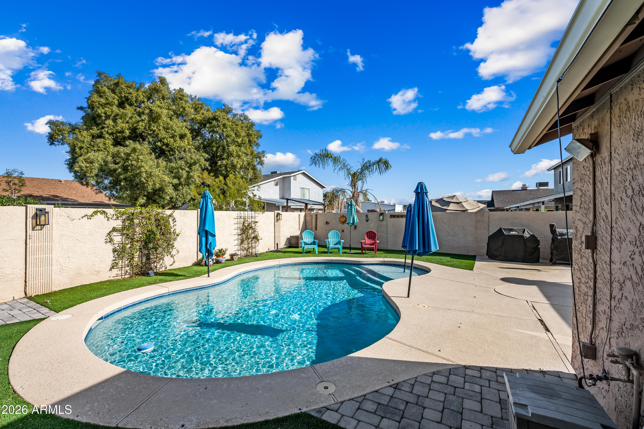 4616 W BUFFALO Street