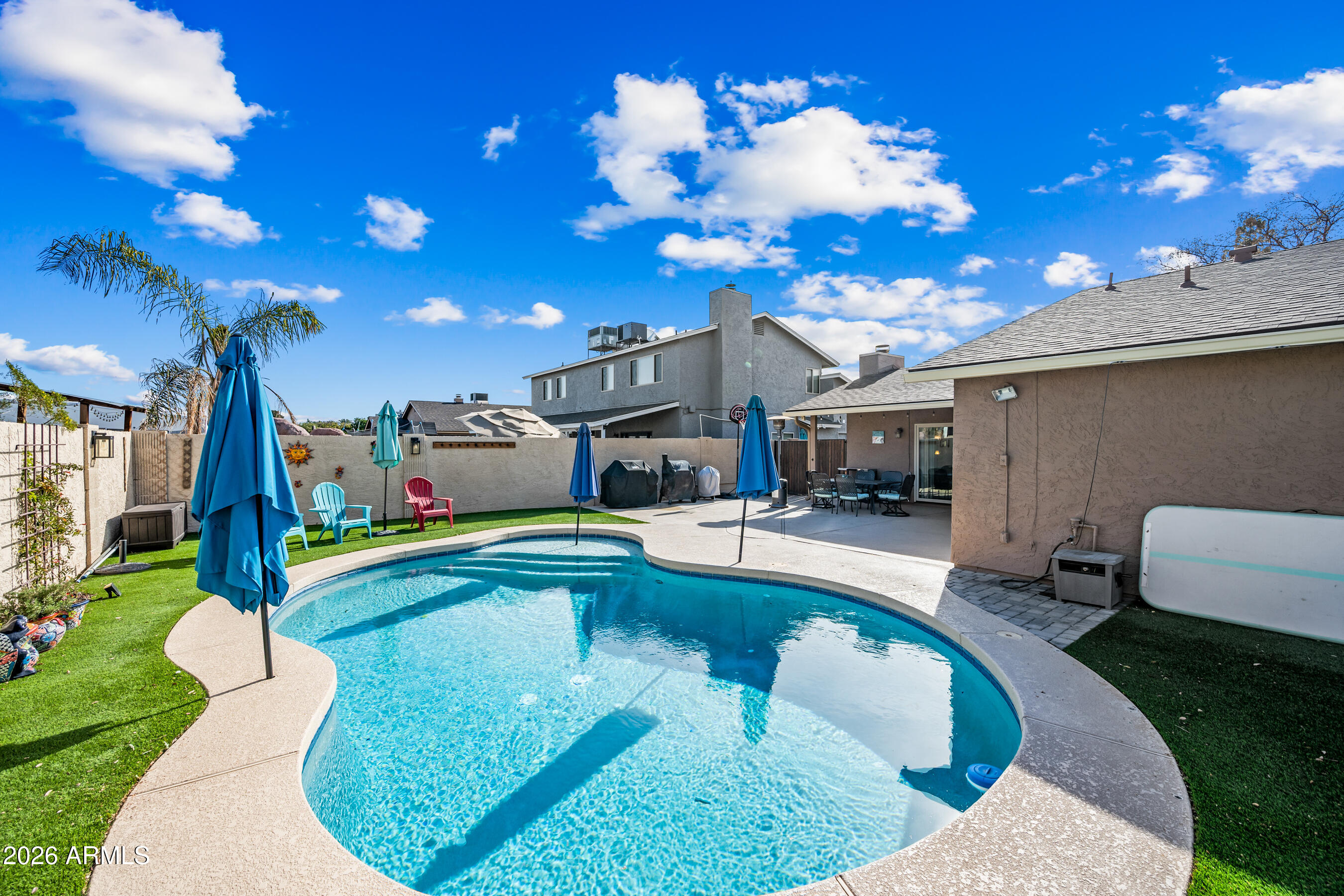 4616 W BUFFALO Street