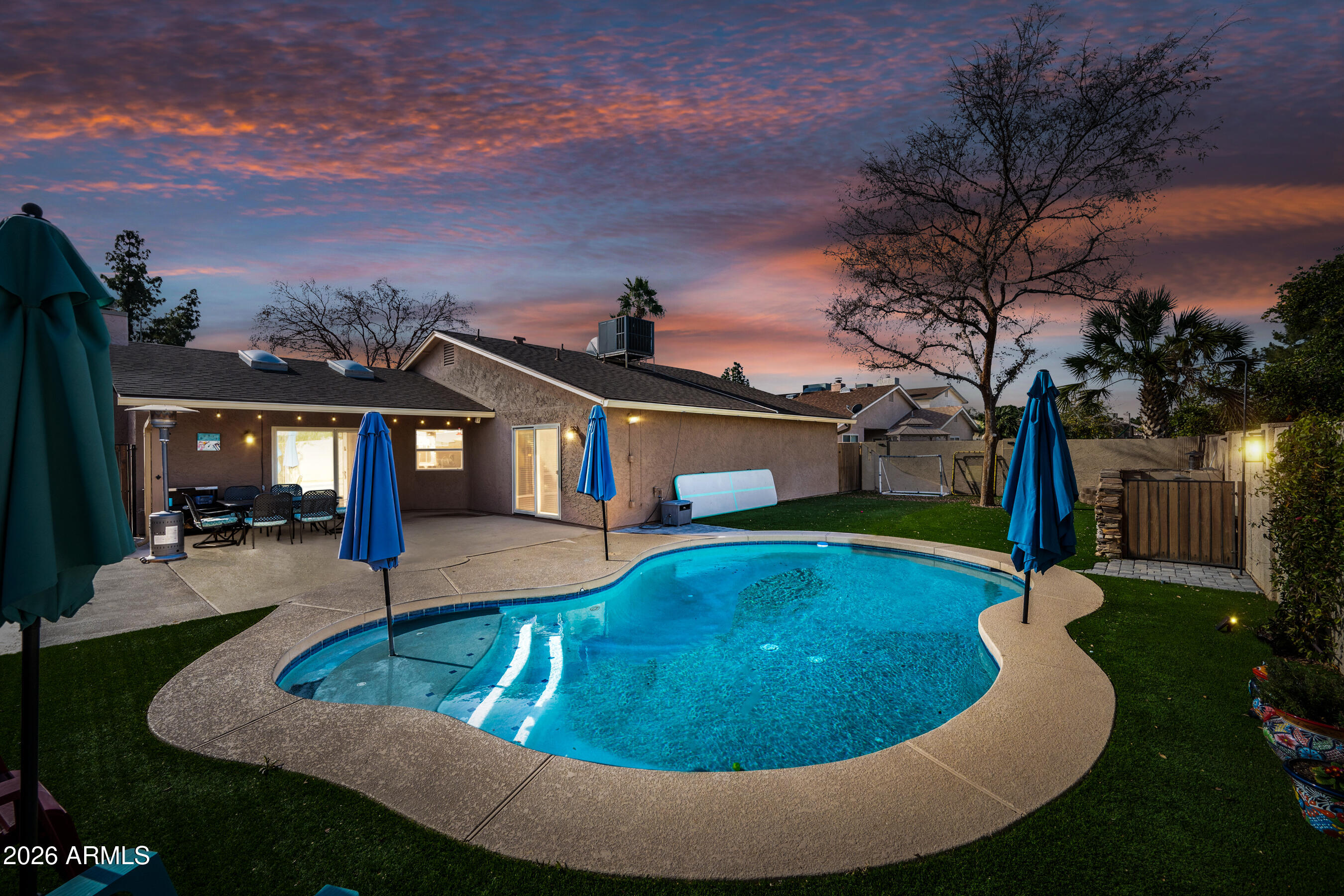 4616 W BUFFALO Street