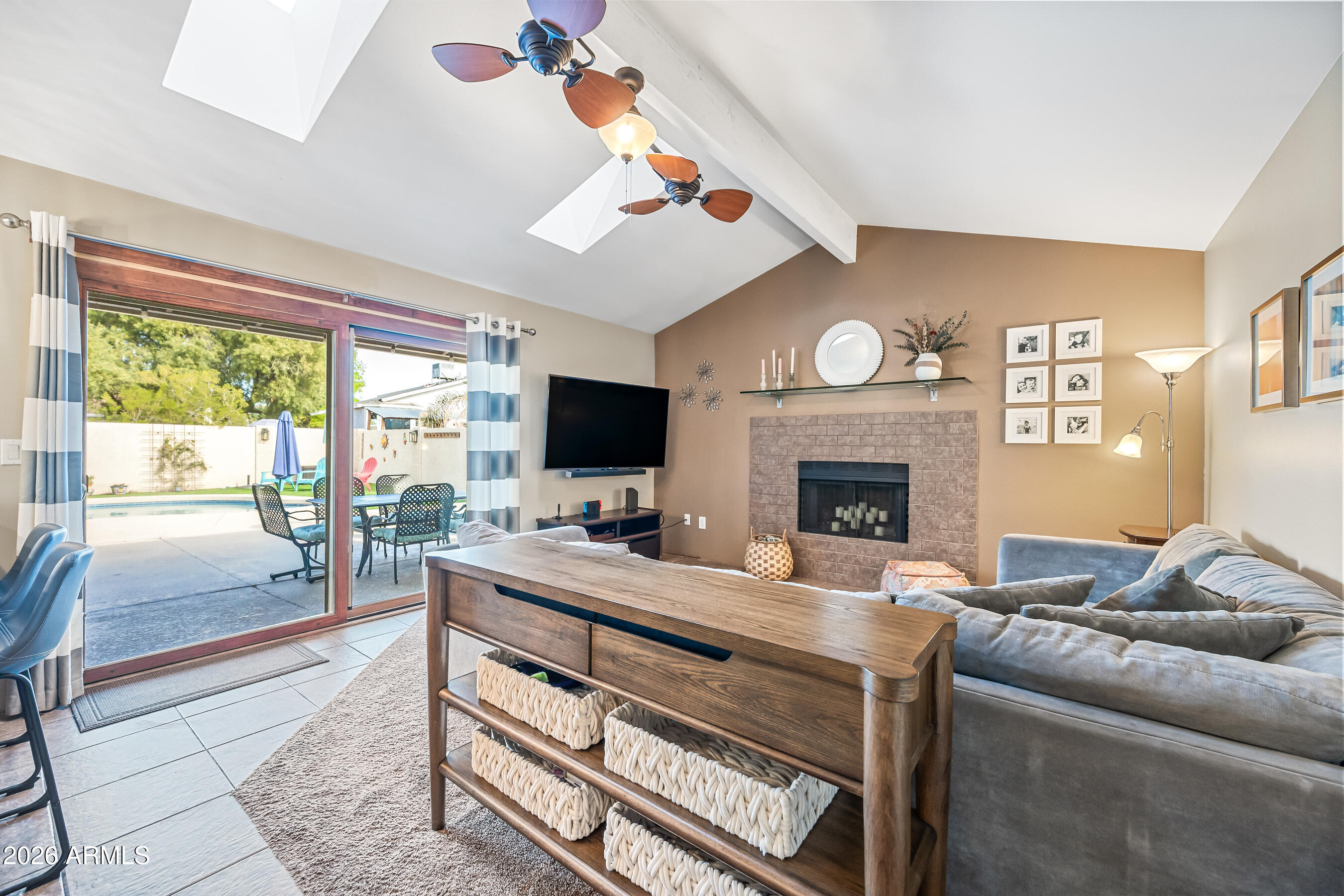 4616 W BUFFALO Street