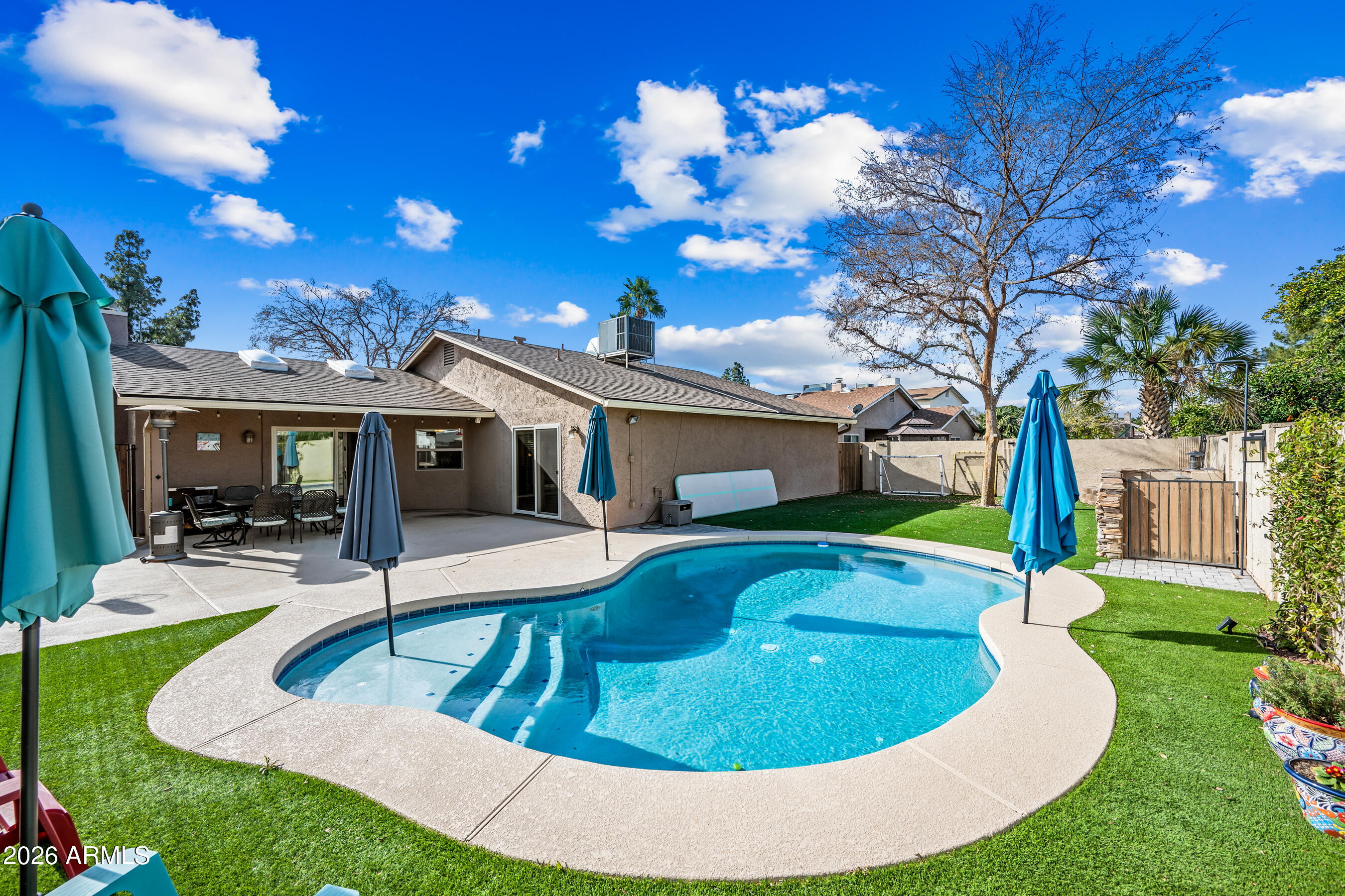 4616 W BUFFALO Street