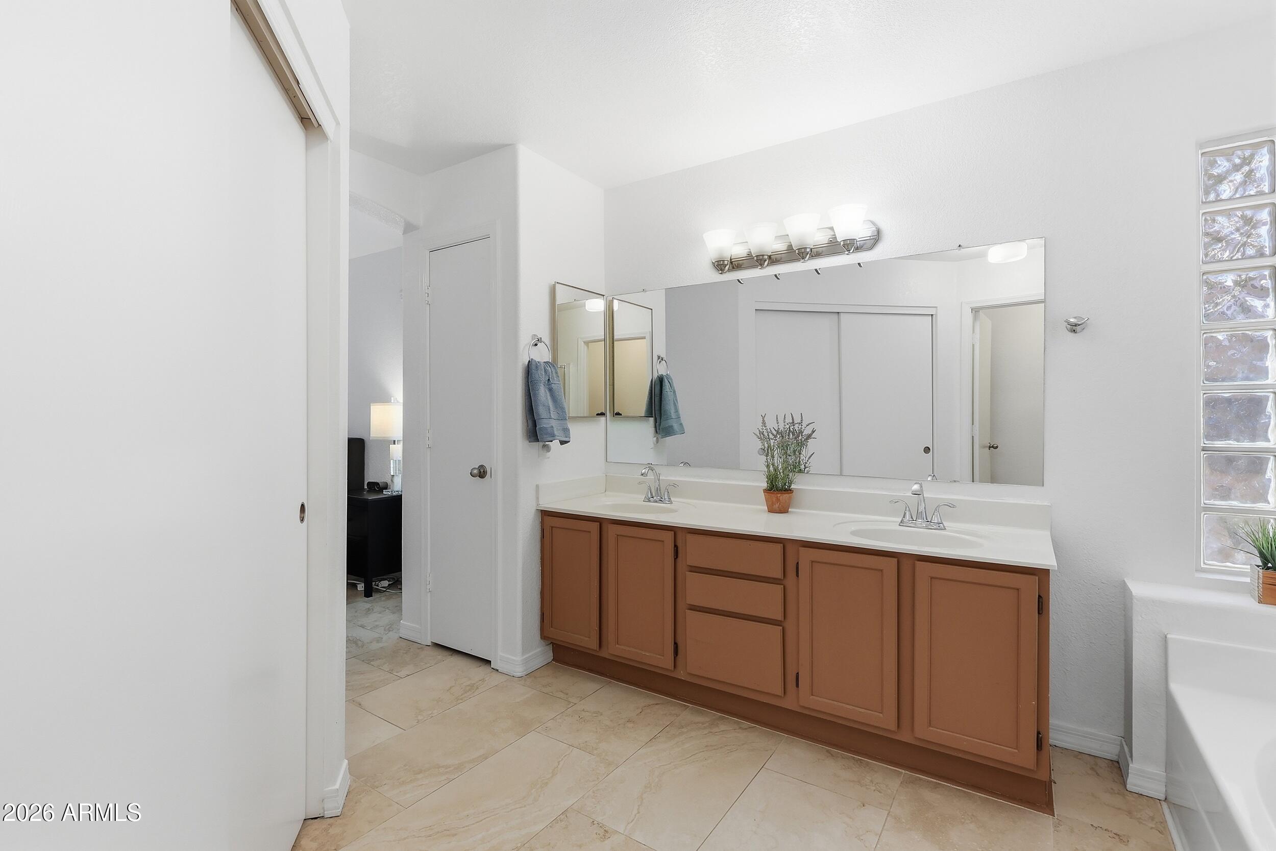 4257 E ROSEMONTE Drive