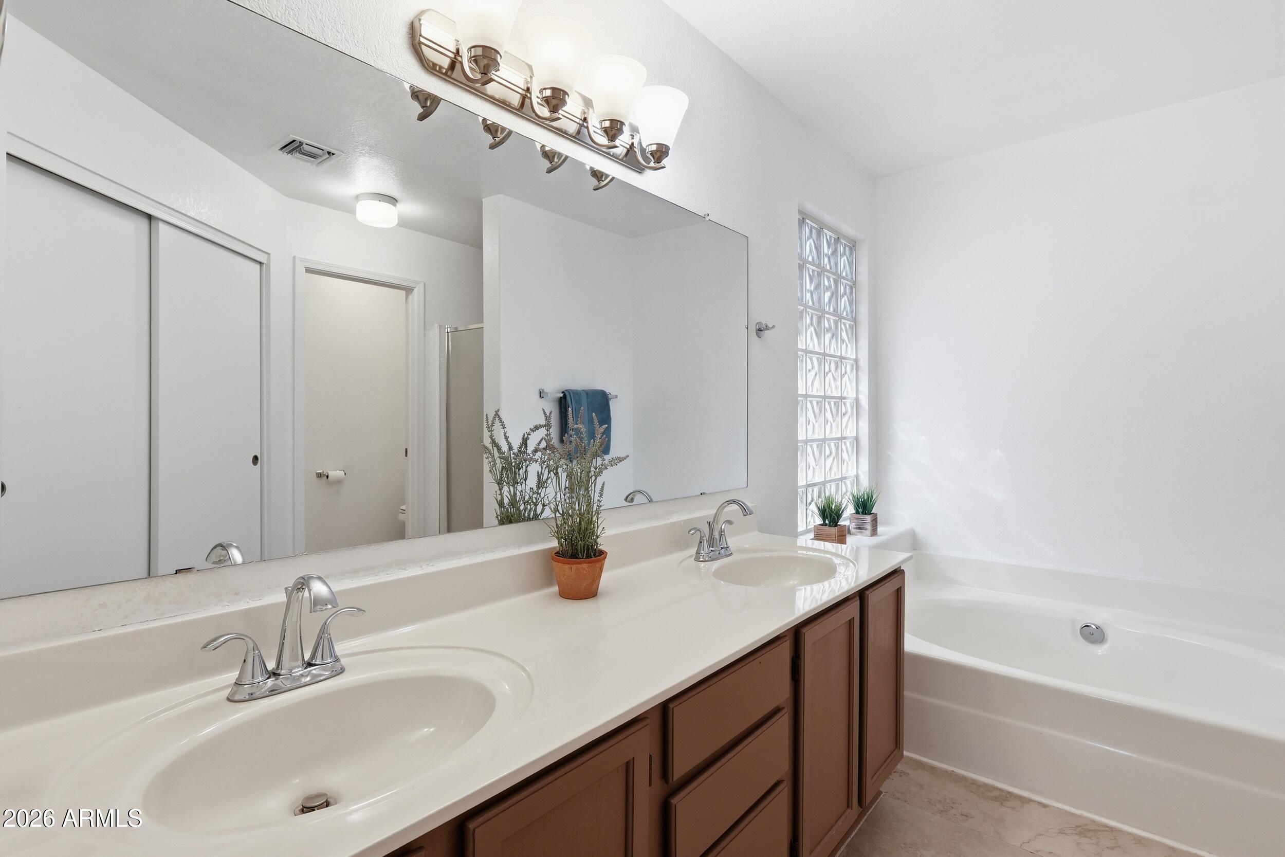 4257 E ROSEMONTE Drive