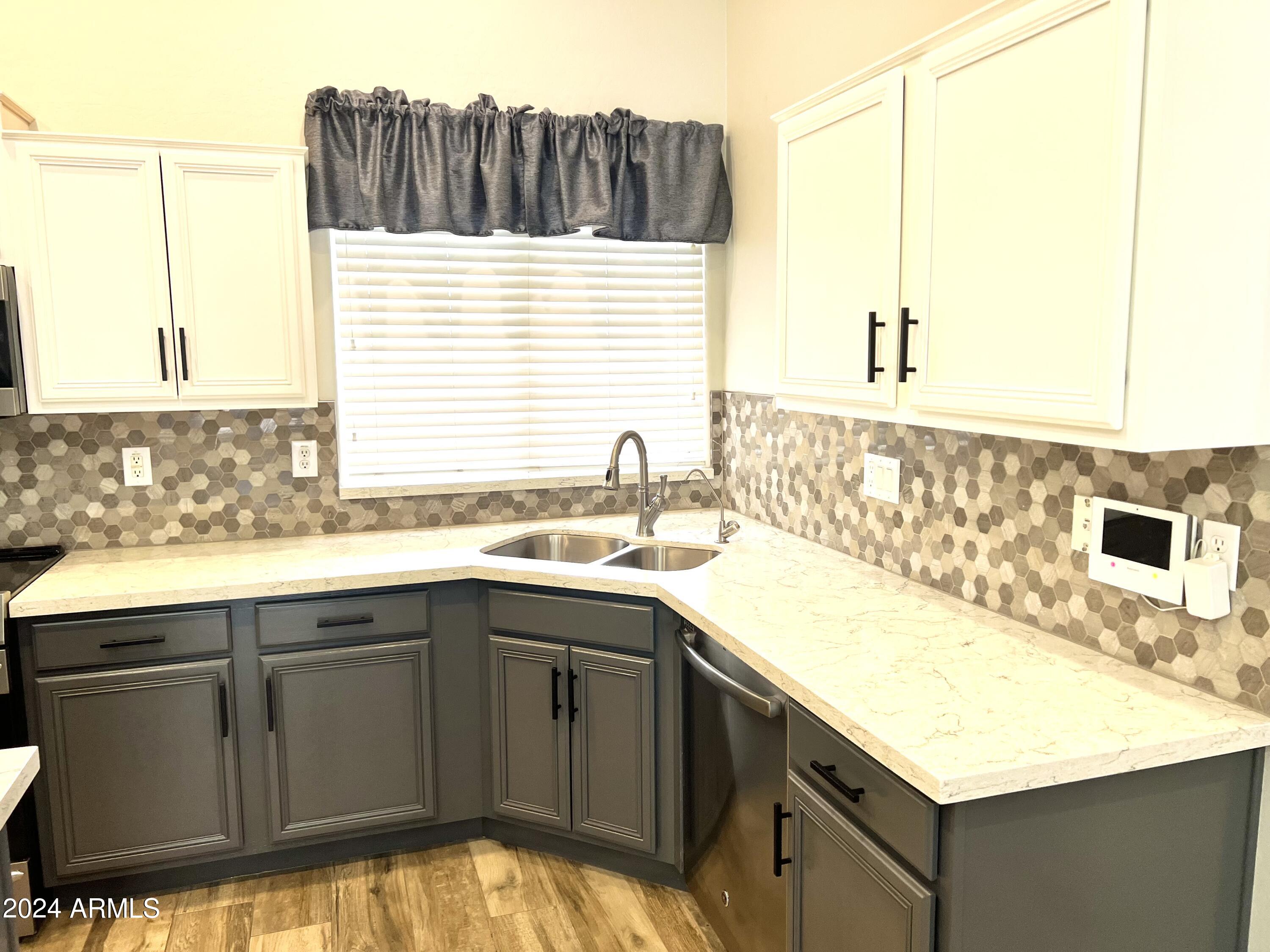 3464 E THORNTON Avenue