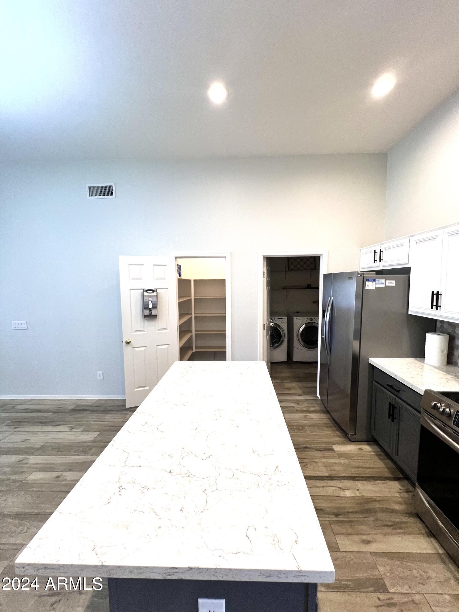 3464 E THORNTON Avenue