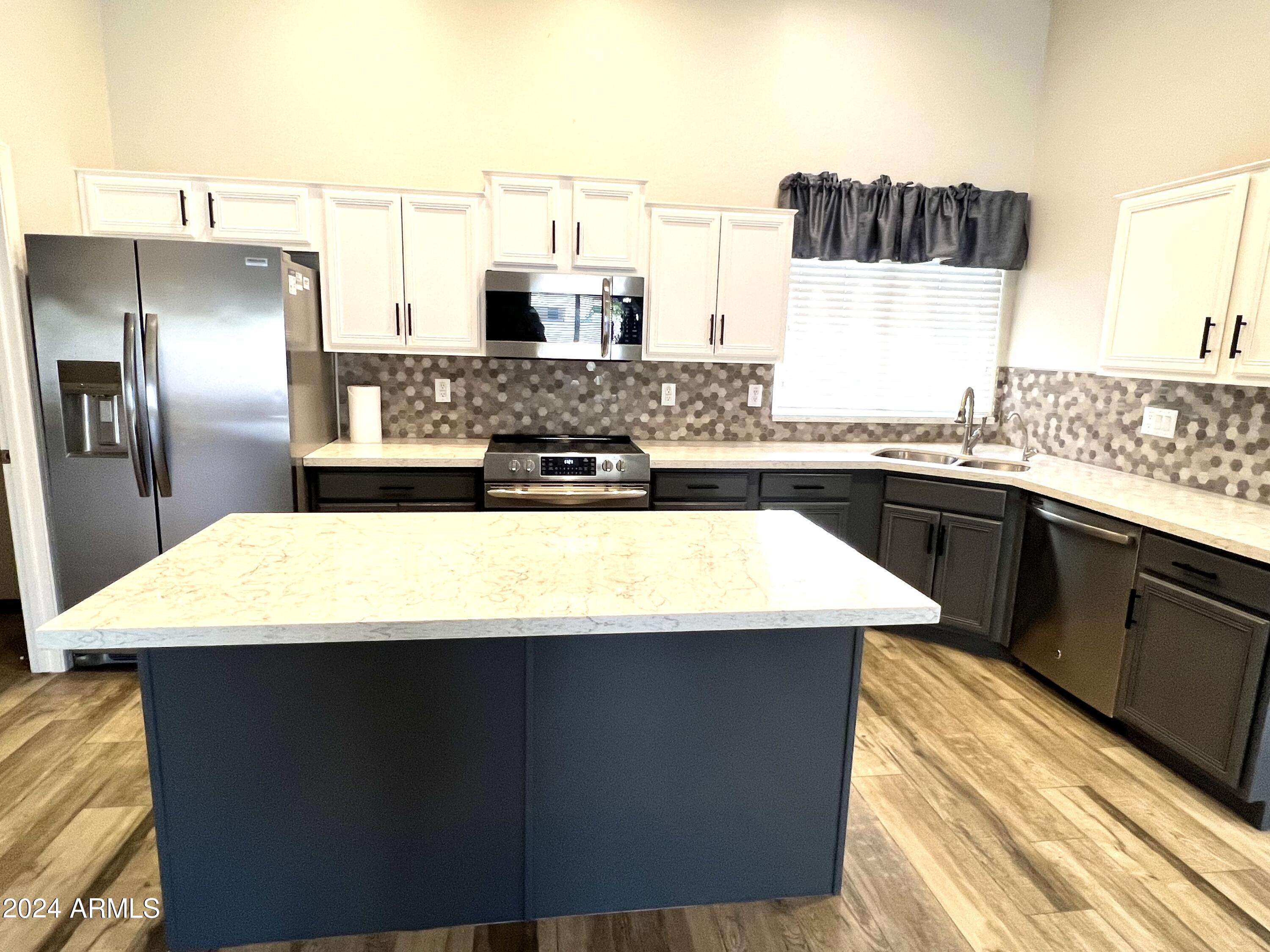 3464 E THORNTON Avenue