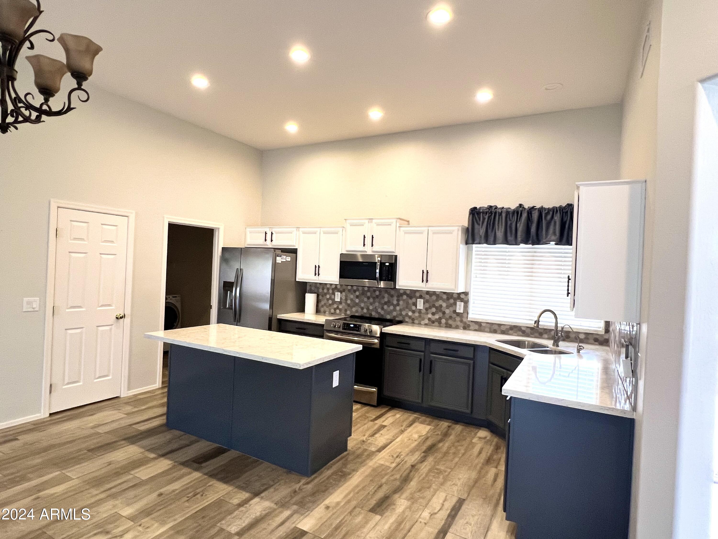 3464 E THORNTON Avenue