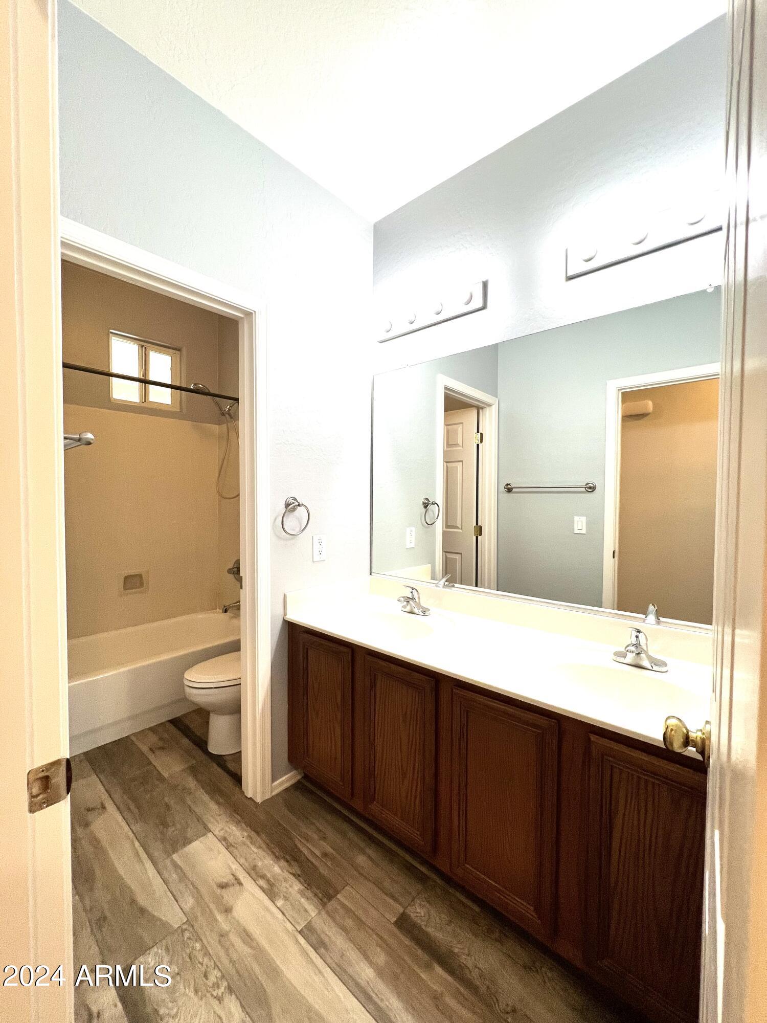 3464 E THORNTON Avenue