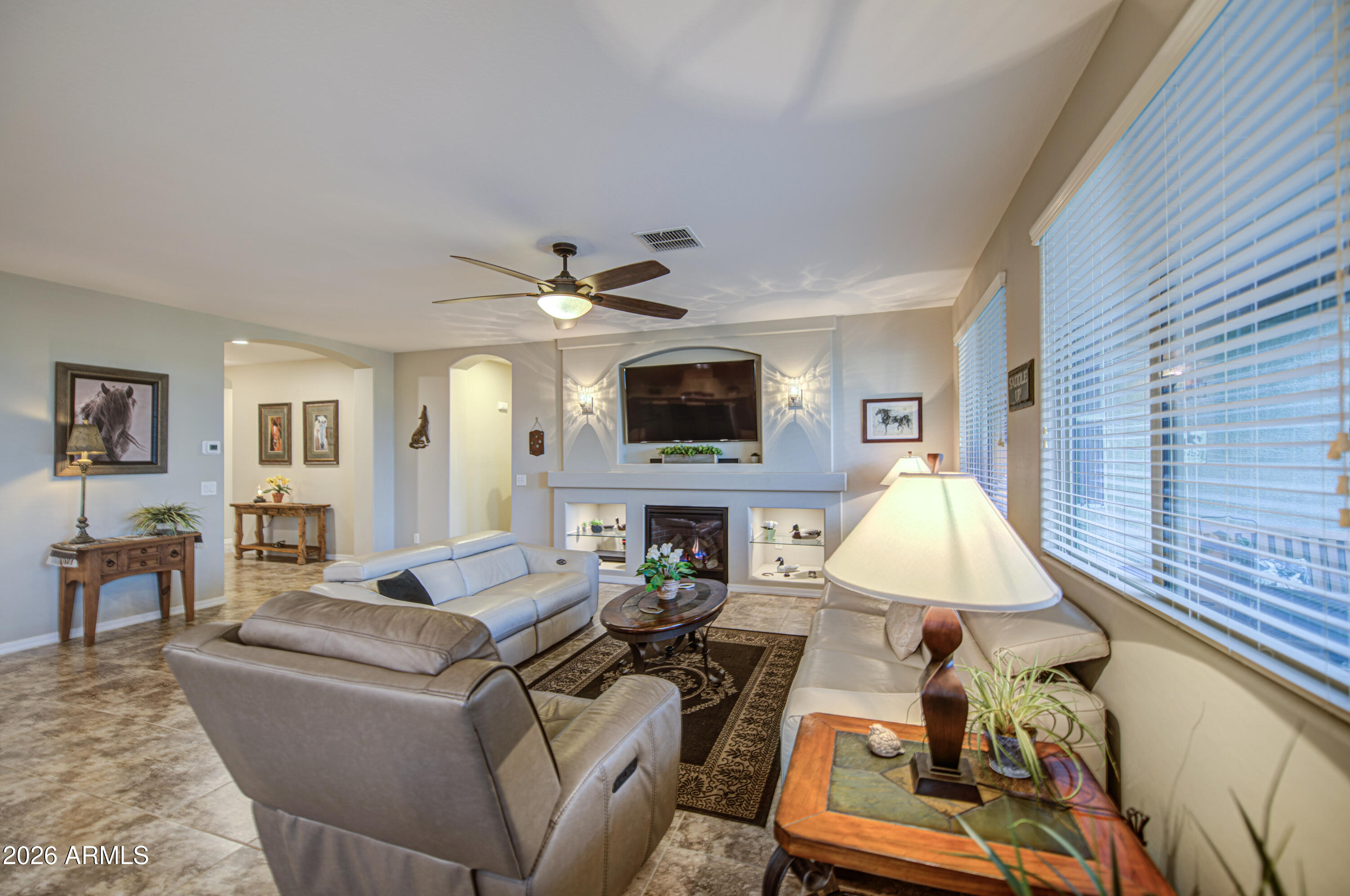 192 W HACKBERRY Avenue