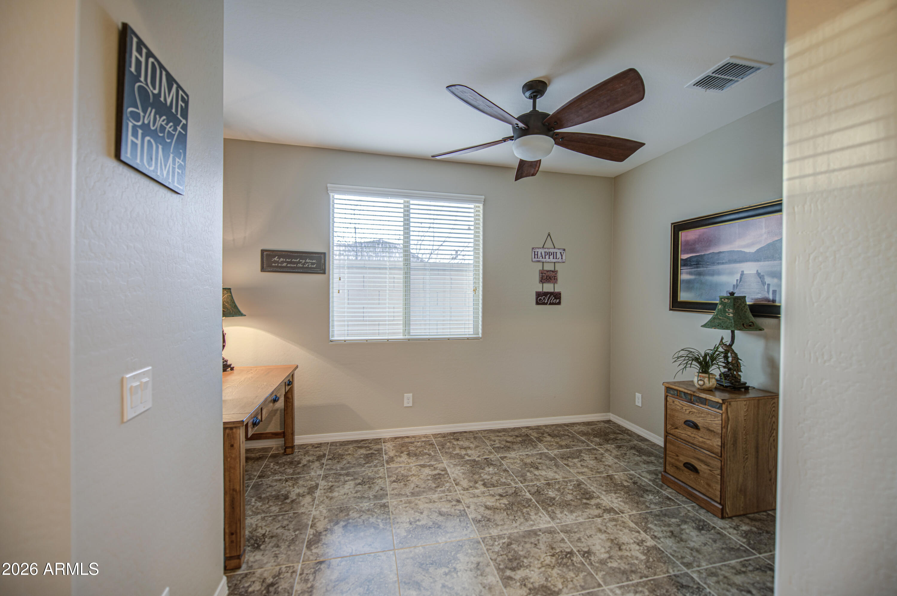 192 W HACKBERRY Avenue