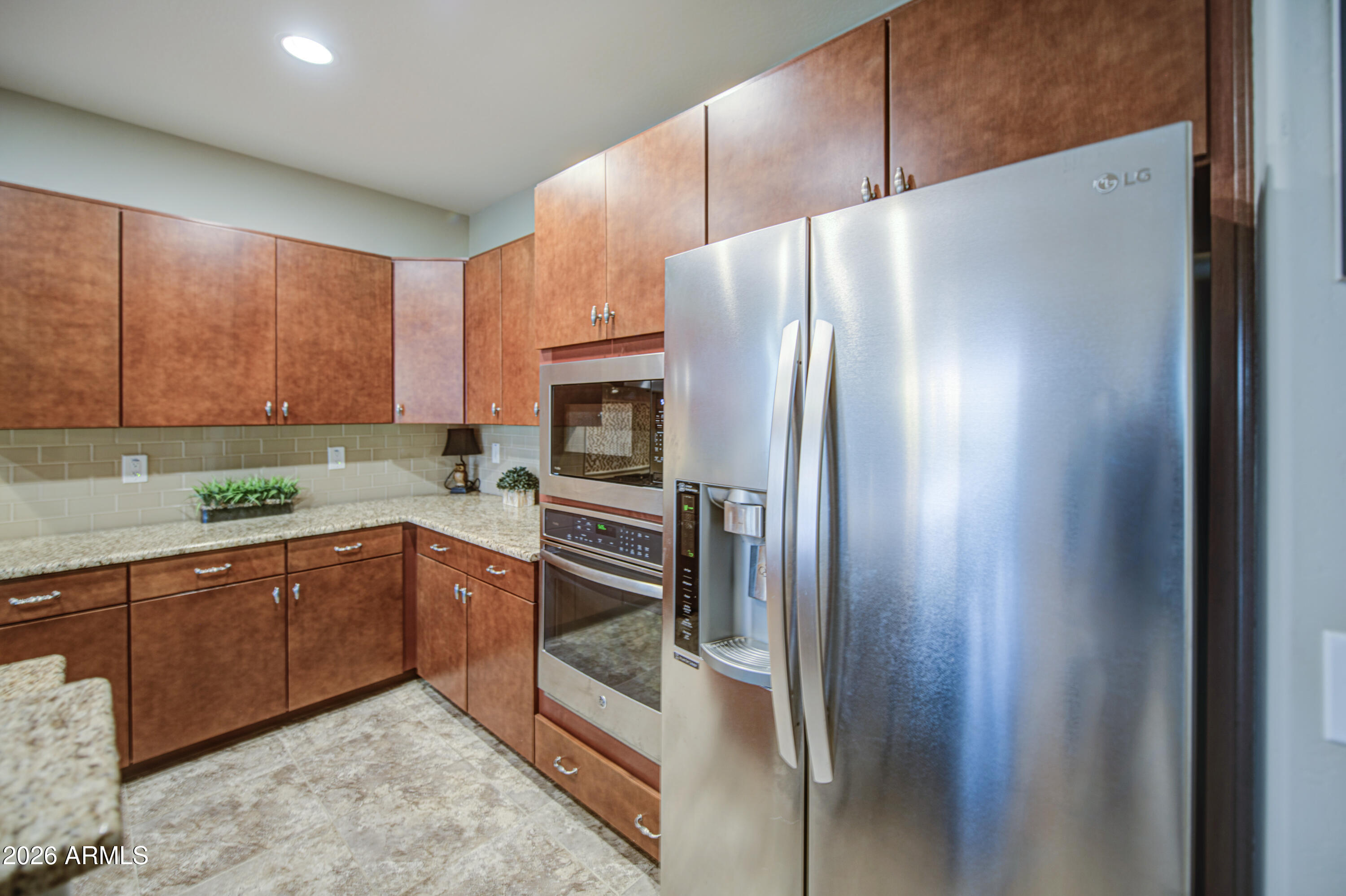 192 W HACKBERRY Avenue