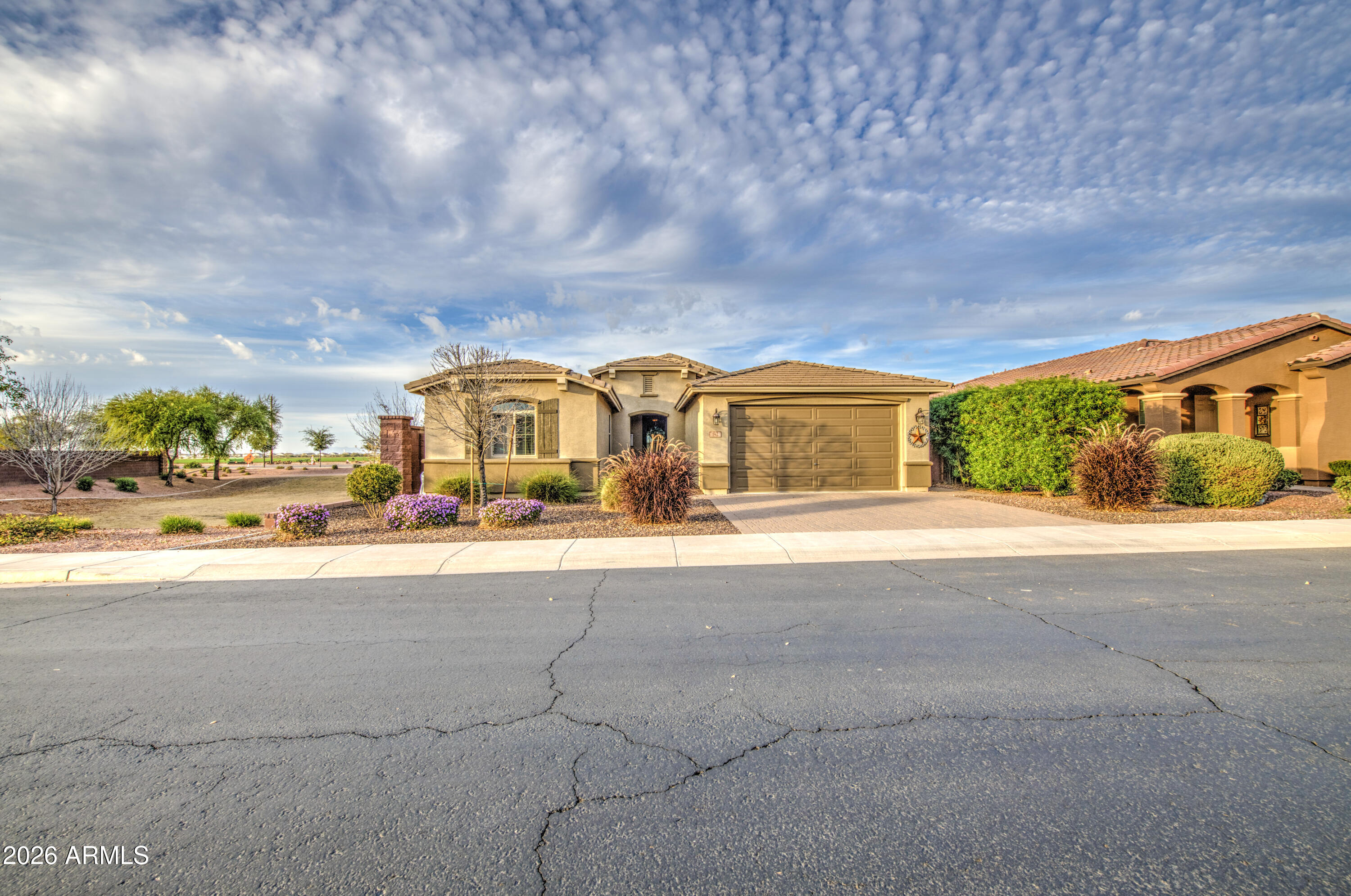 192 W HACKBERRY Avenue