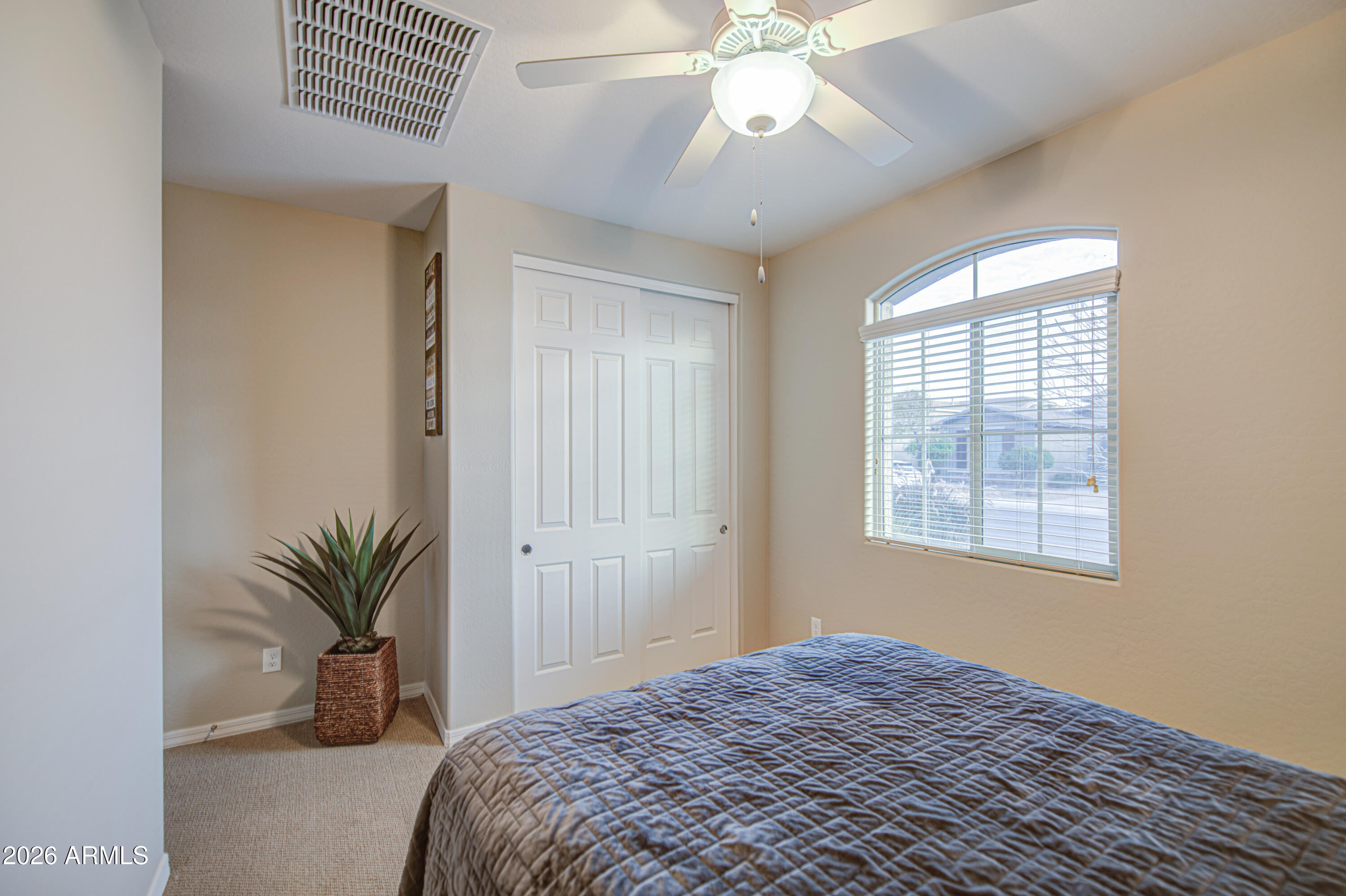 192 W HACKBERRY Avenue