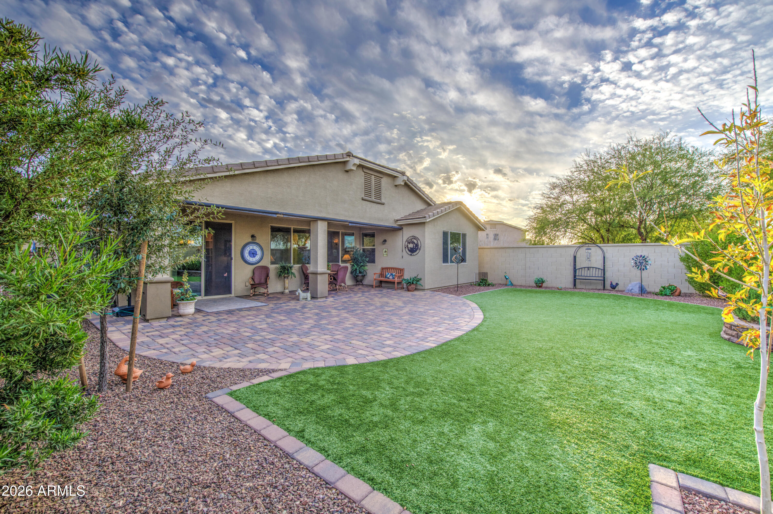 192 W HACKBERRY Avenue