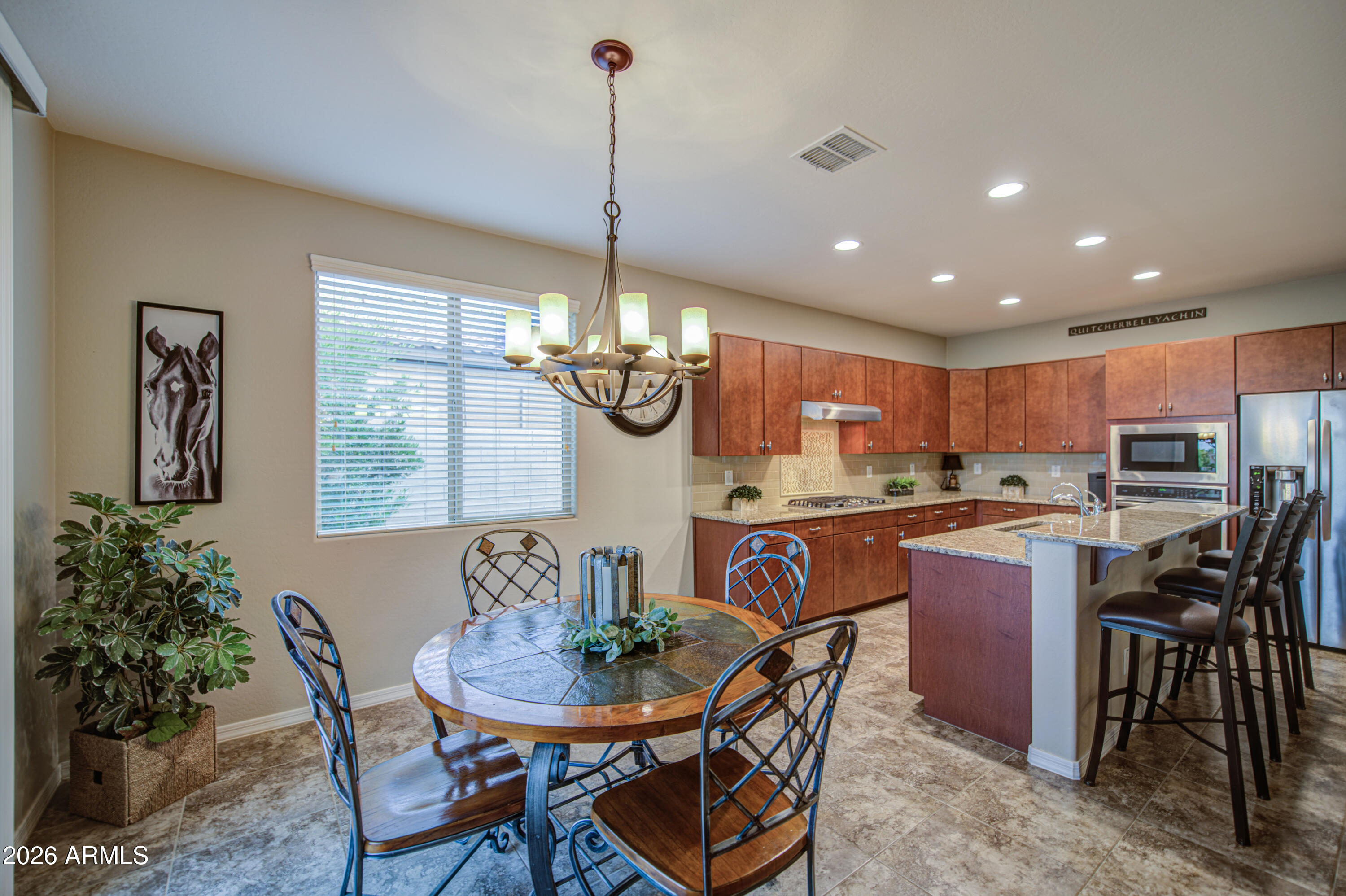 192 W HACKBERRY Avenue