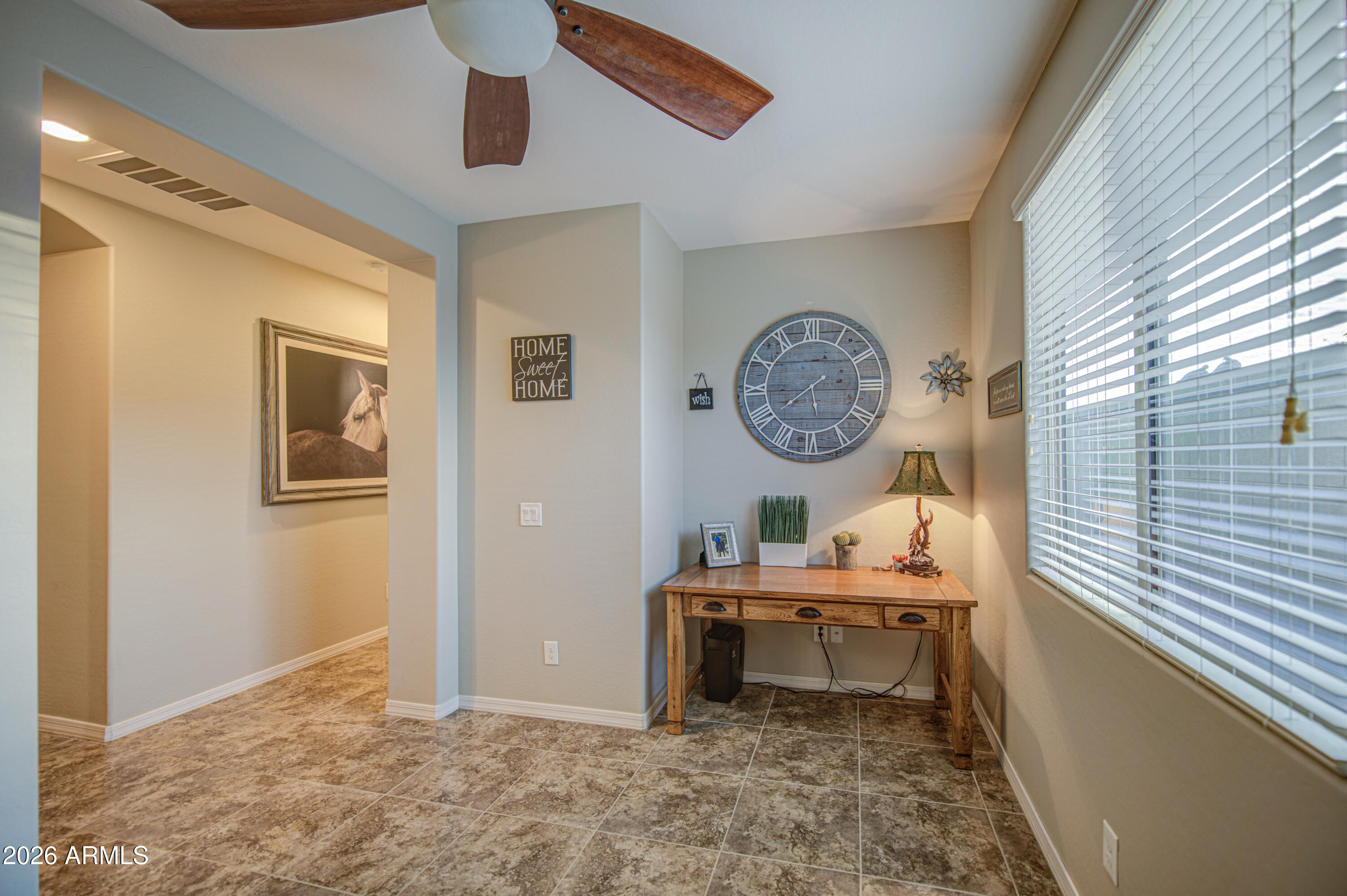 192 W HACKBERRY Avenue