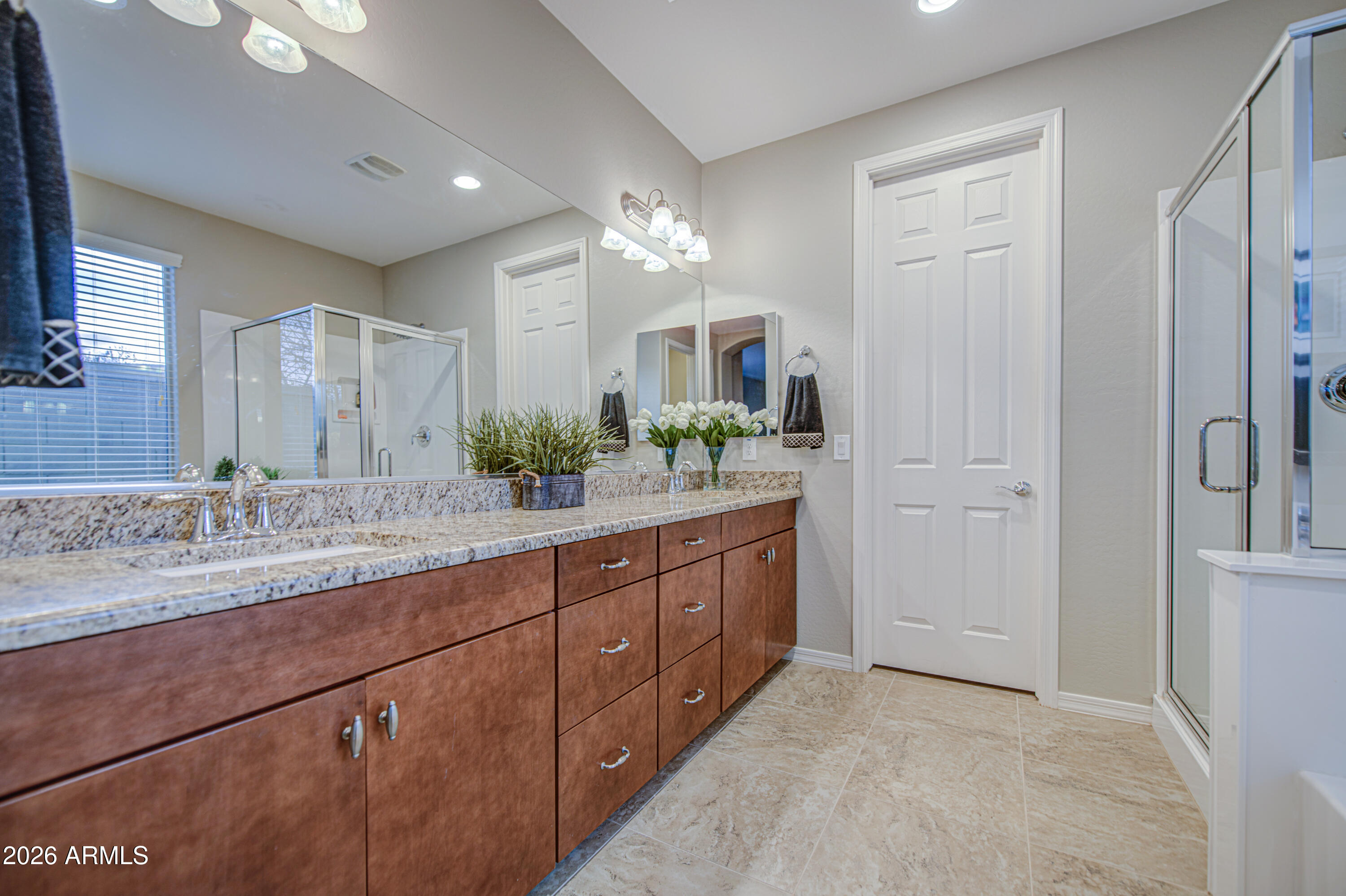 192 W HACKBERRY Avenue