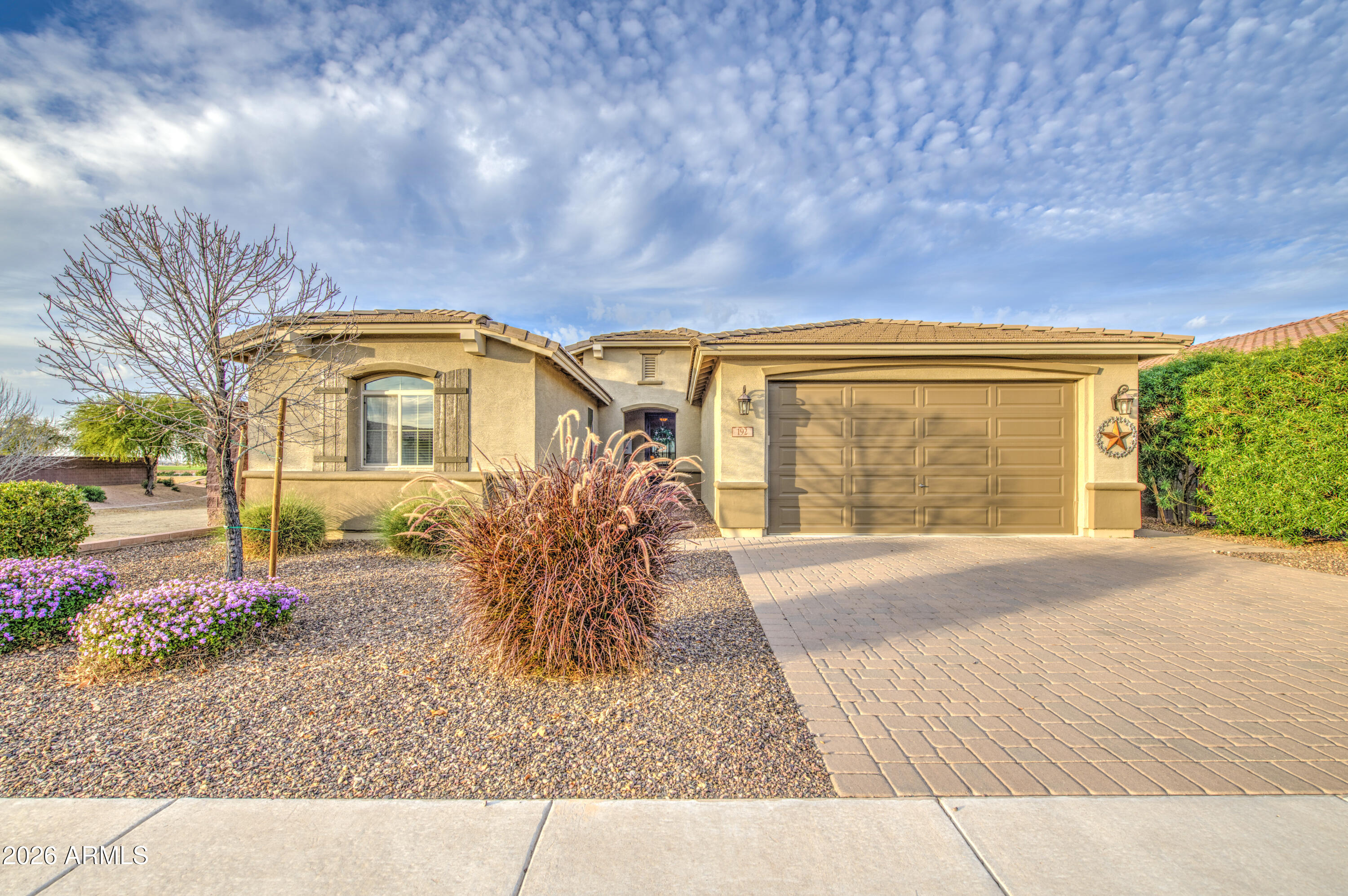 192 W HACKBERRY Avenue