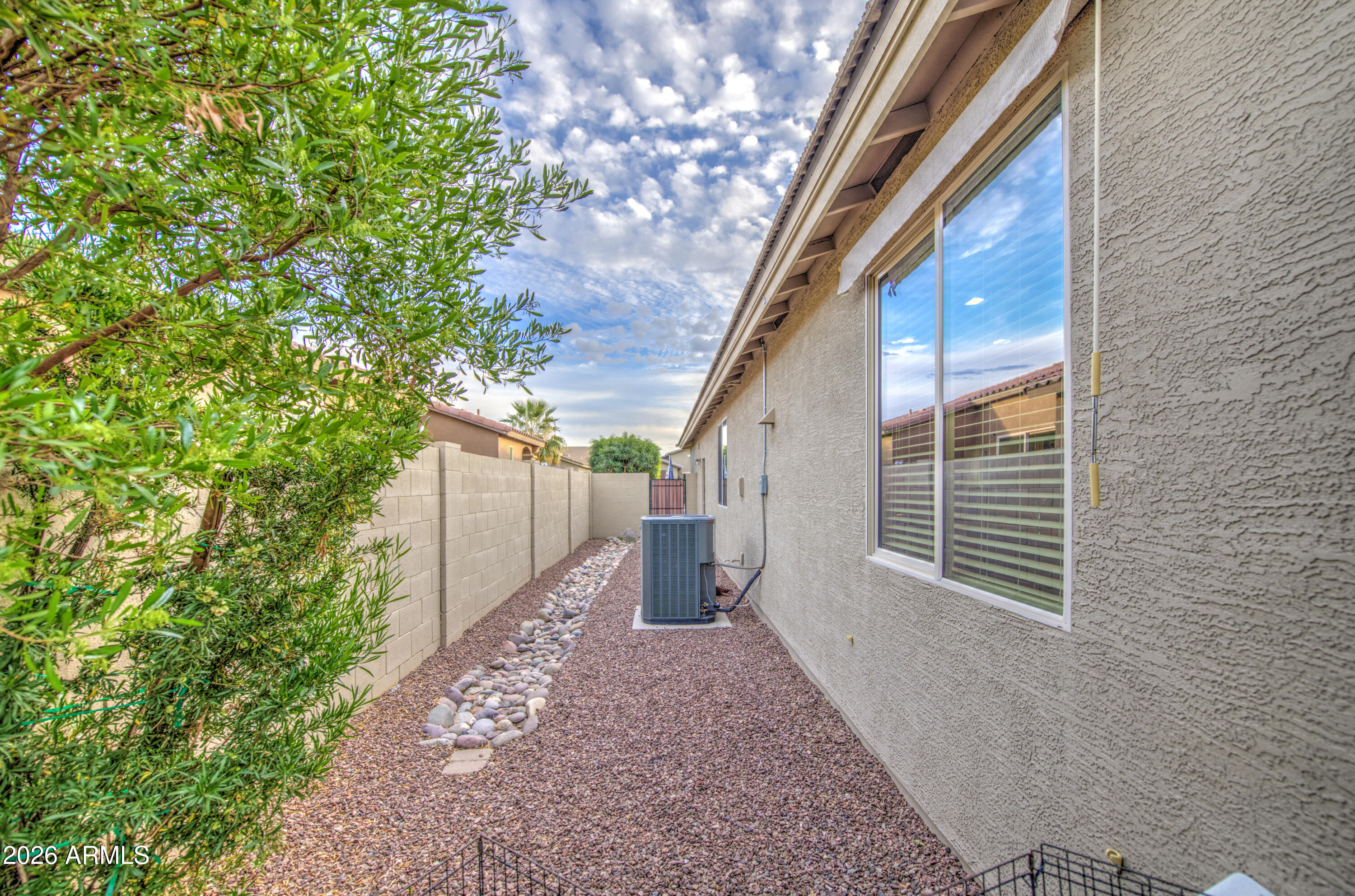 192 W HACKBERRY Avenue