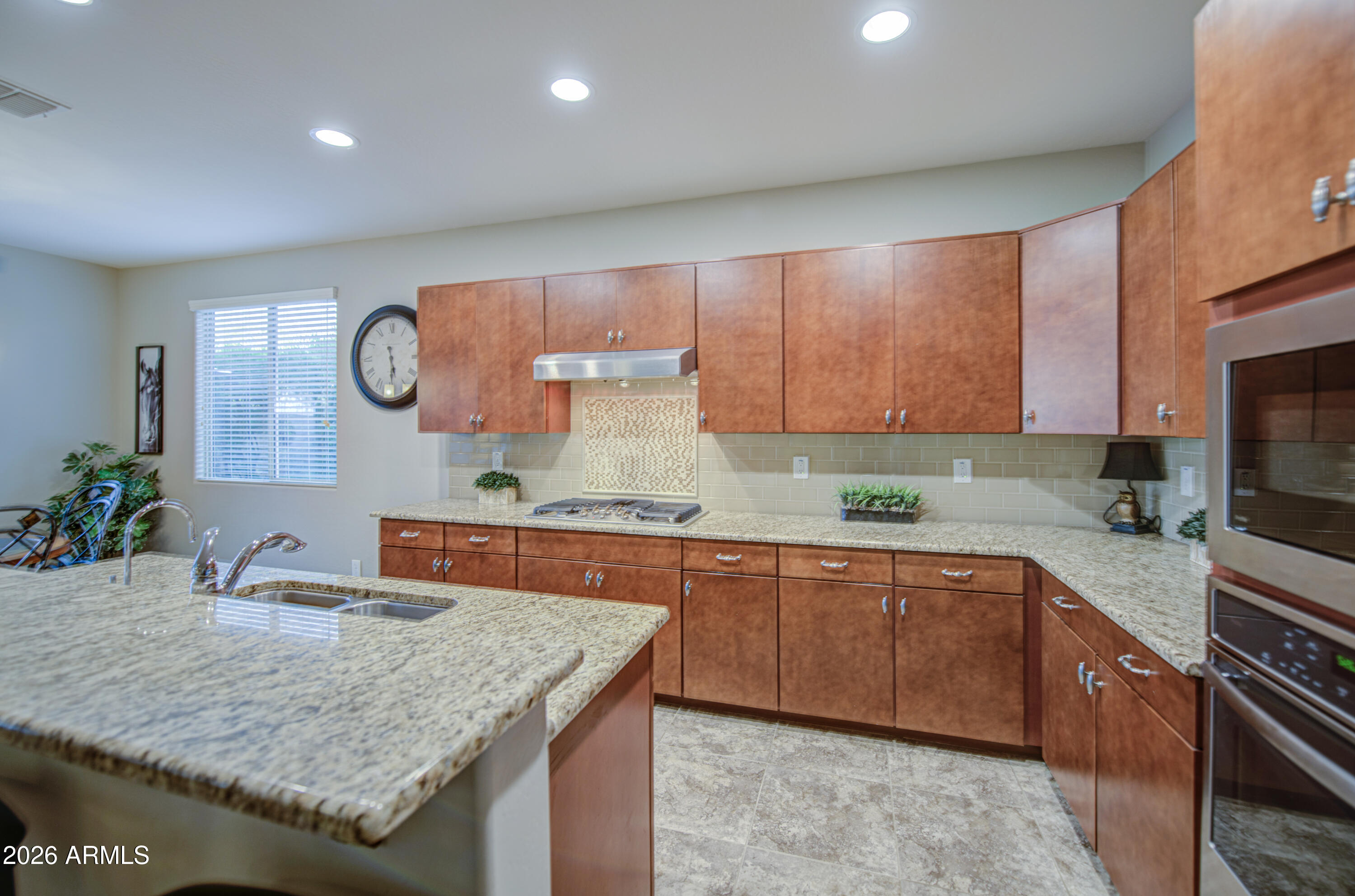 192 W HACKBERRY Avenue