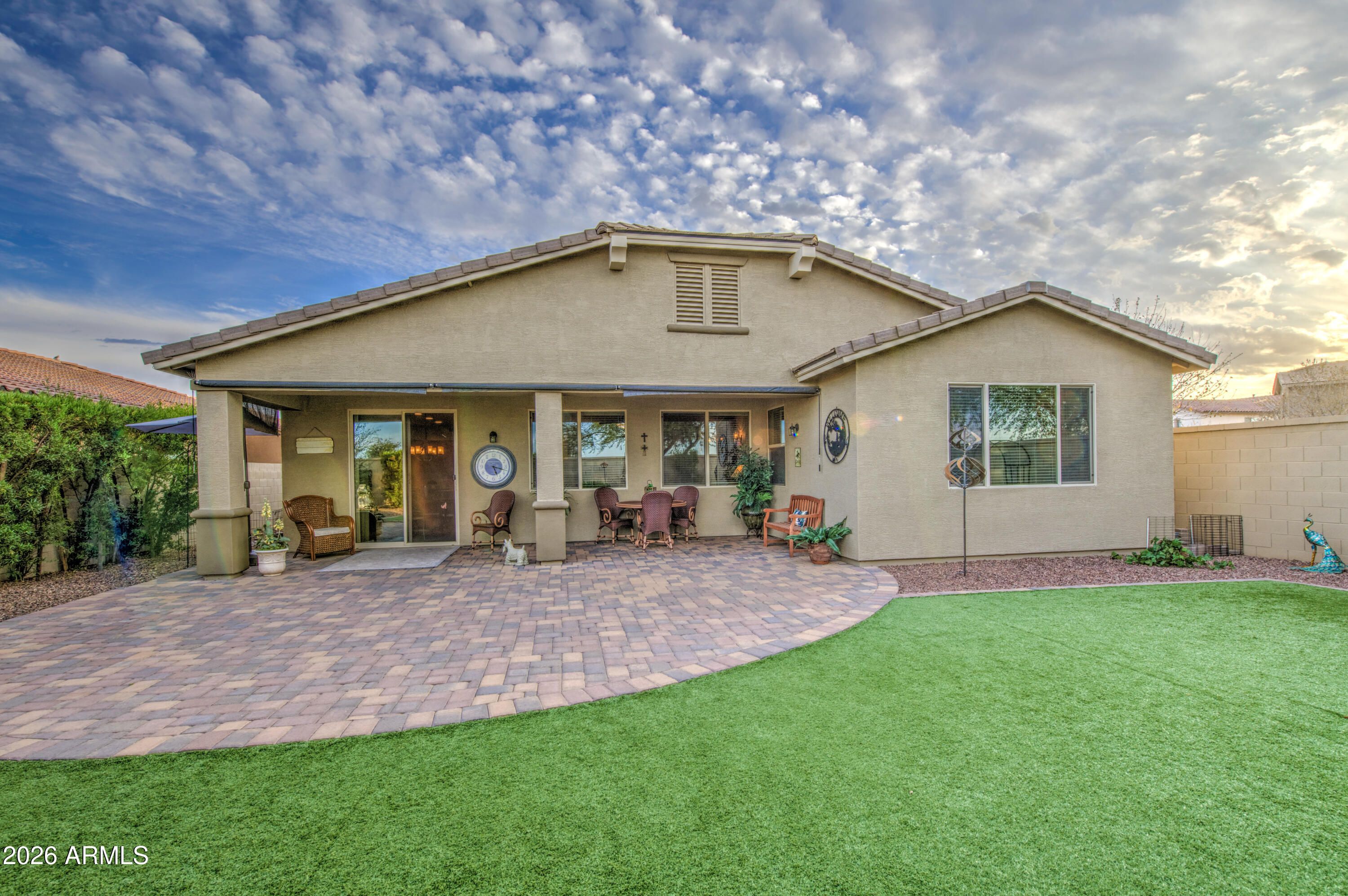 192 W HACKBERRY Avenue