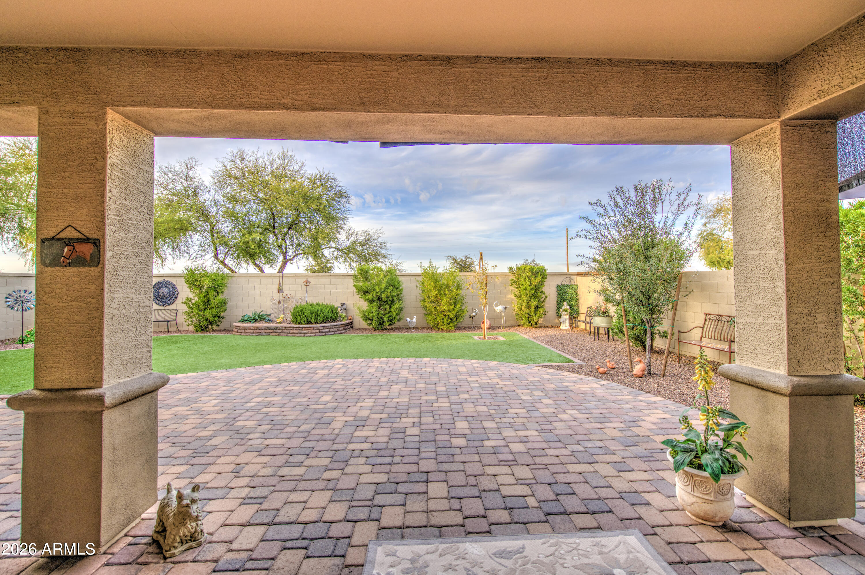 192 W HACKBERRY Avenue