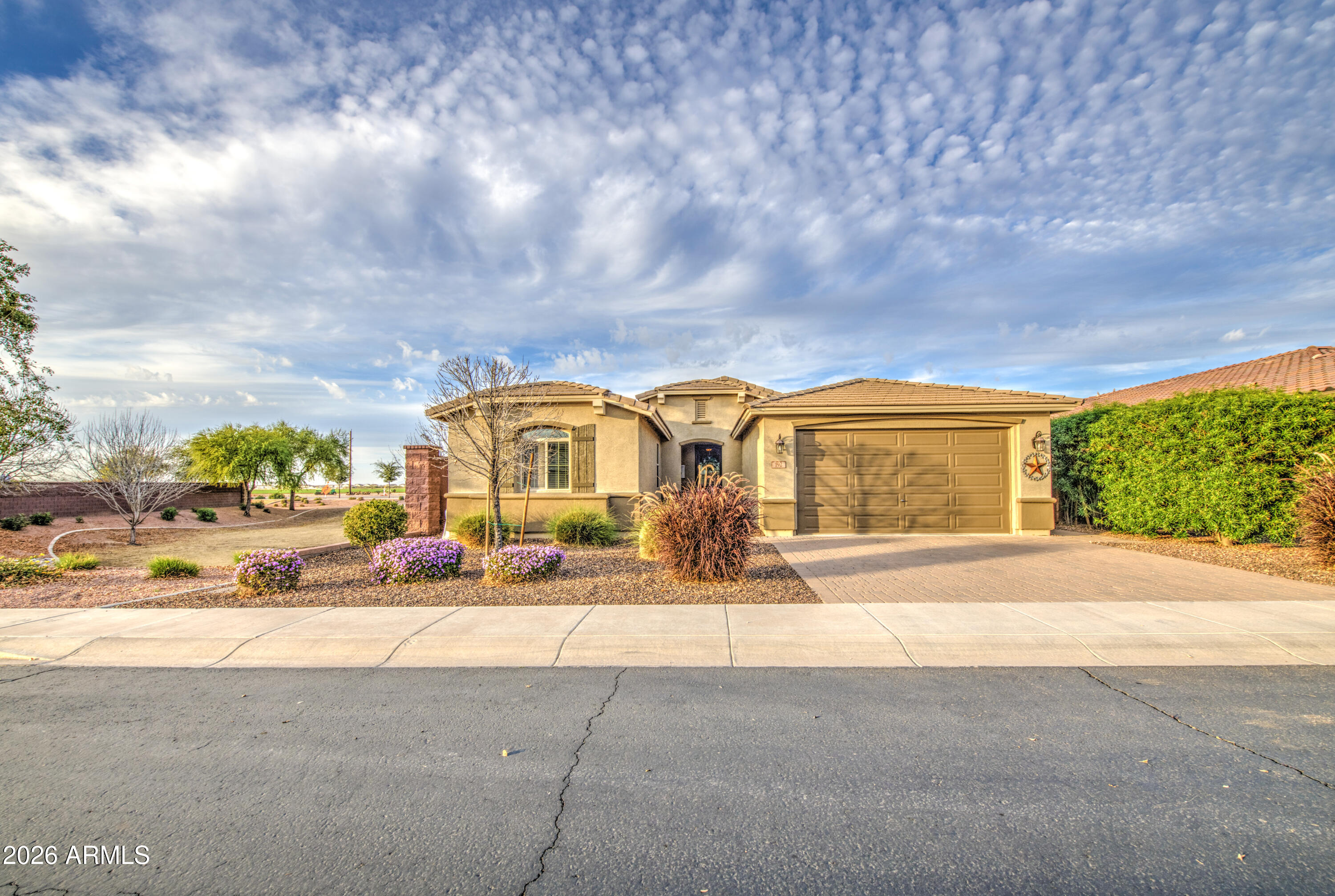 192 W HACKBERRY Avenue