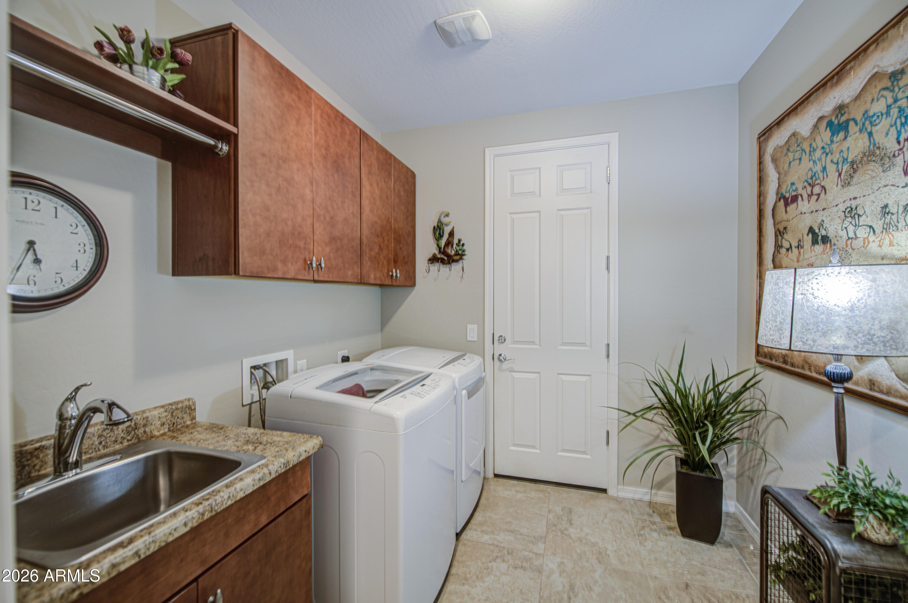 192 W HACKBERRY Avenue