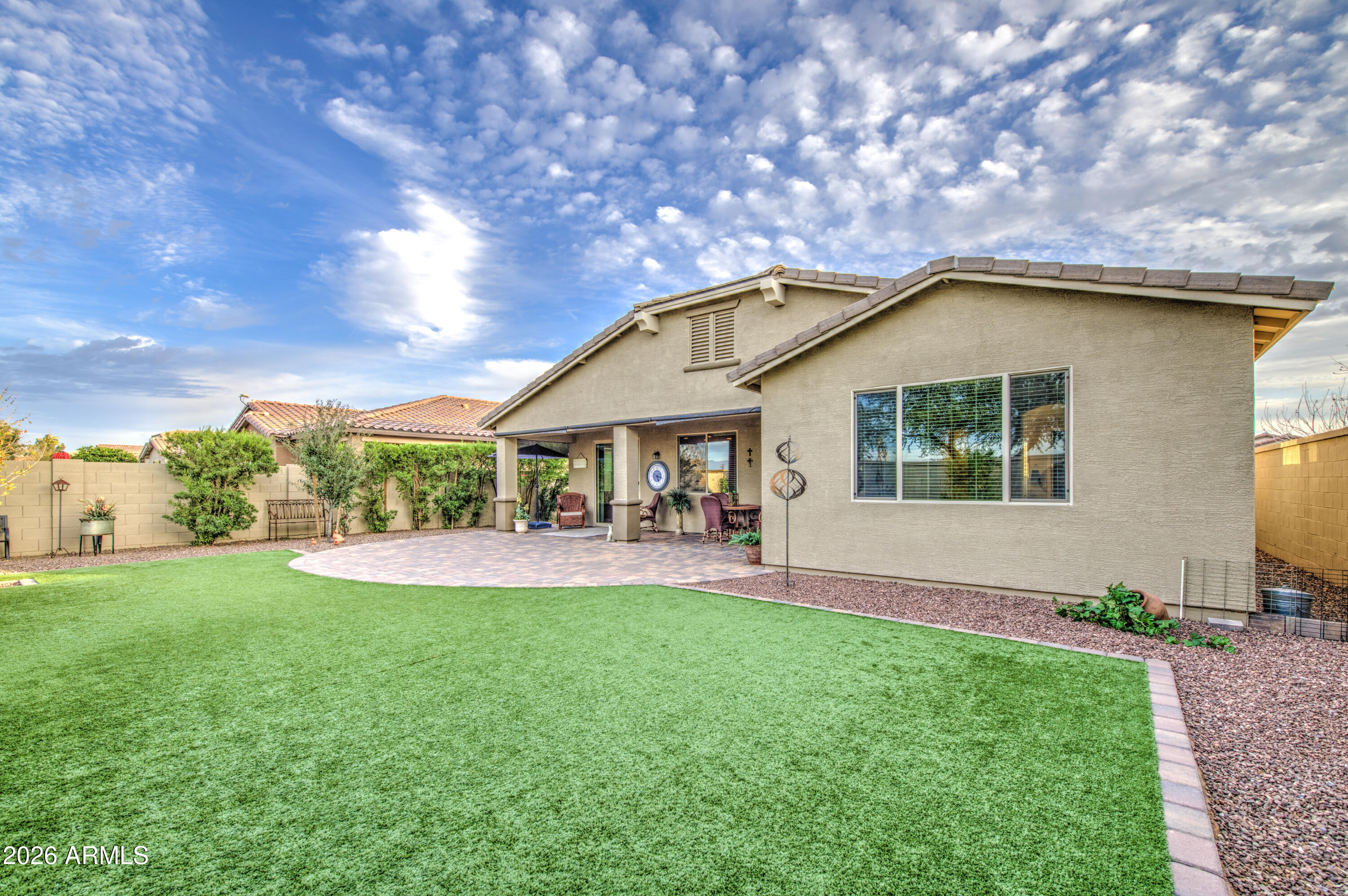 192 W HACKBERRY Avenue