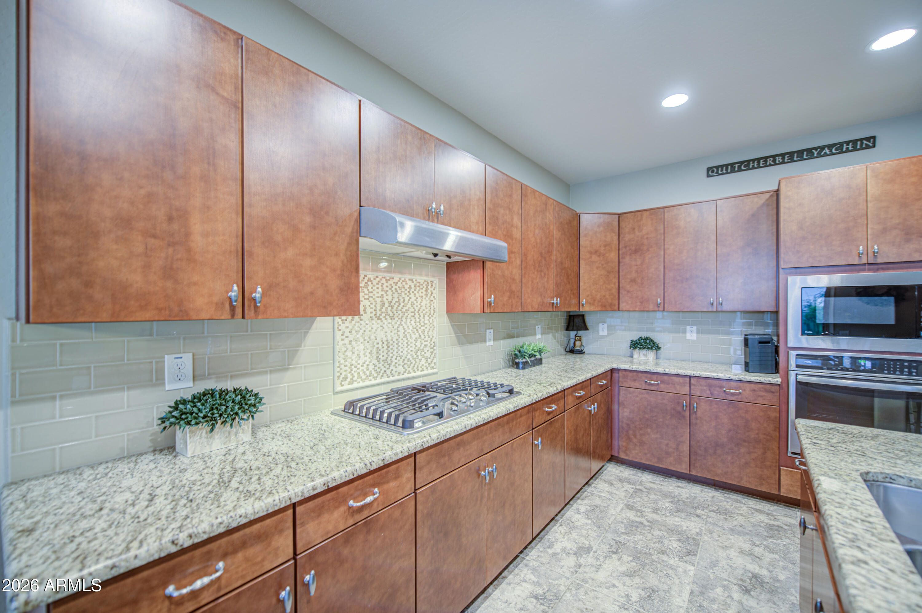 192 W HACKBERRY Avenue