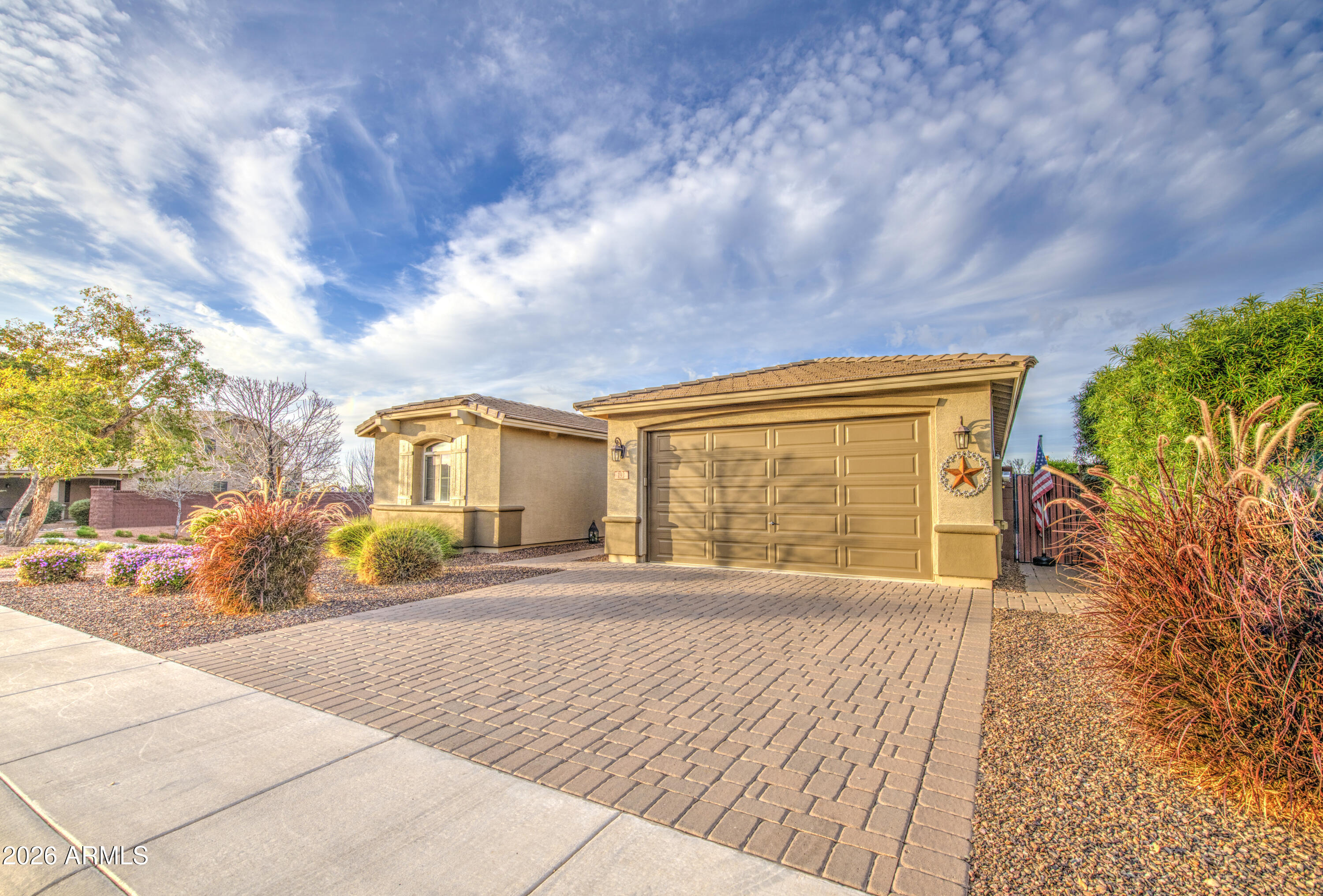 192 W HACKBERRY Avenue