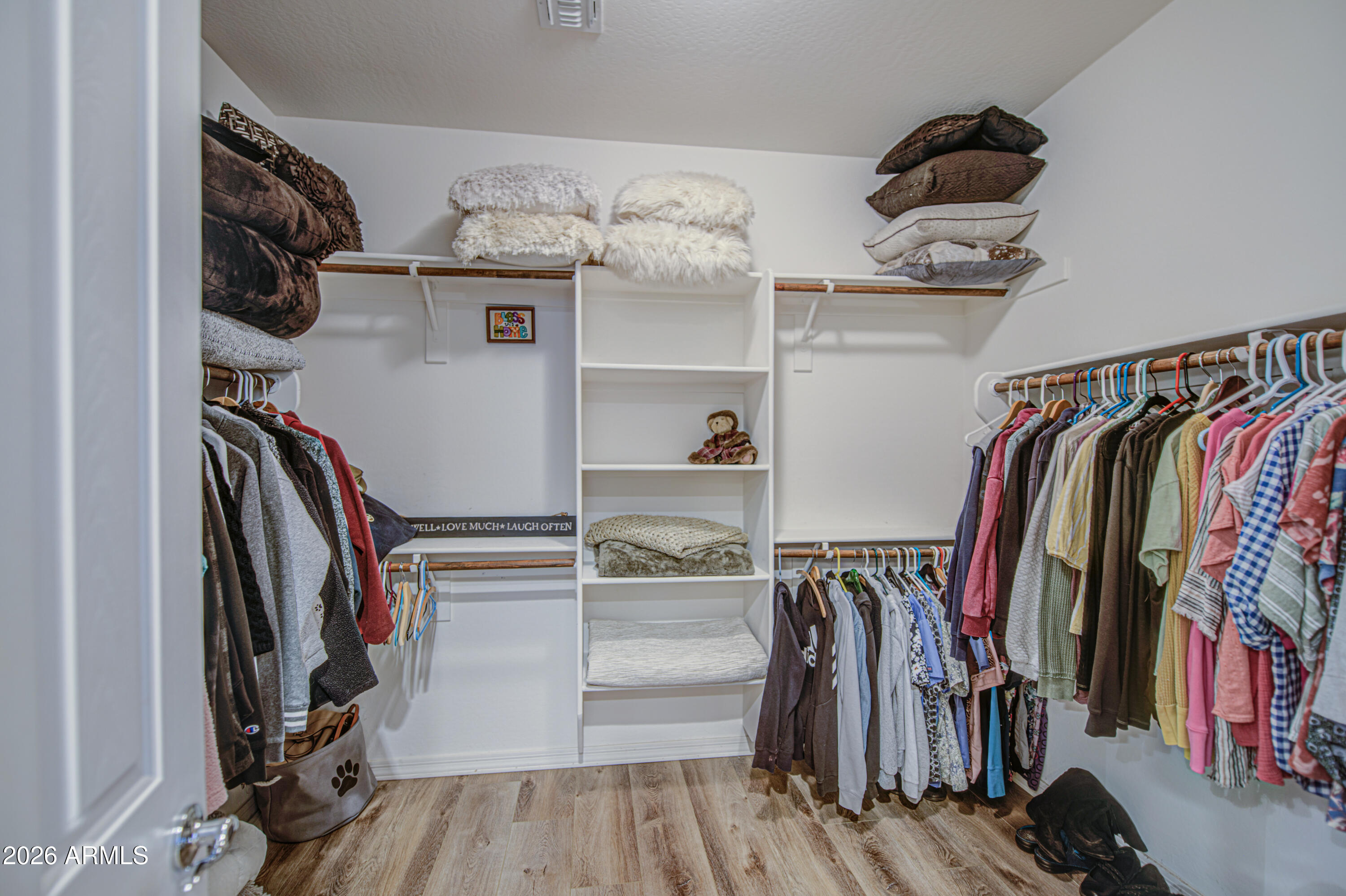 192 W HACKBERRY Avenue