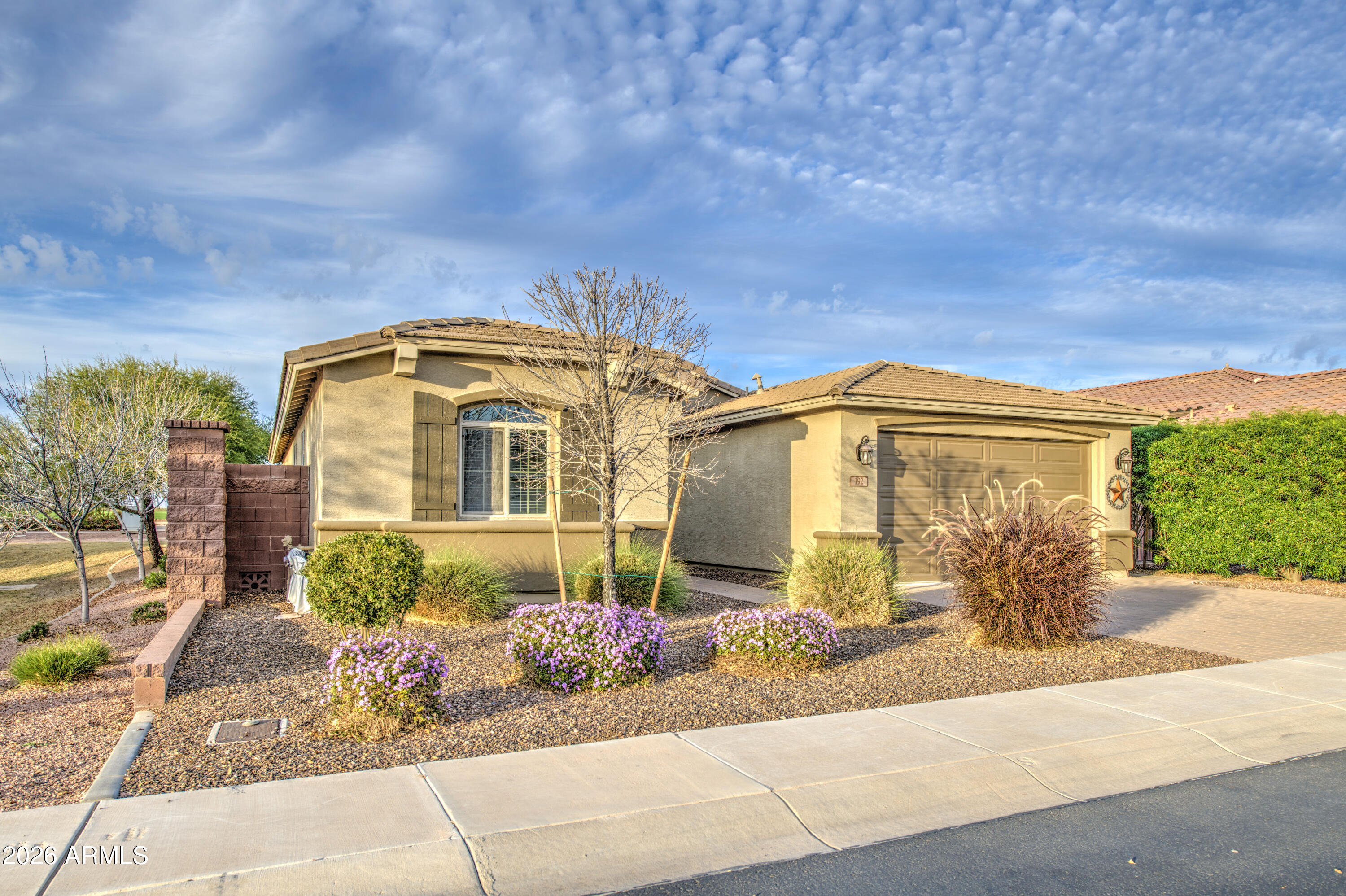 192 W HACKBERRY Avenue