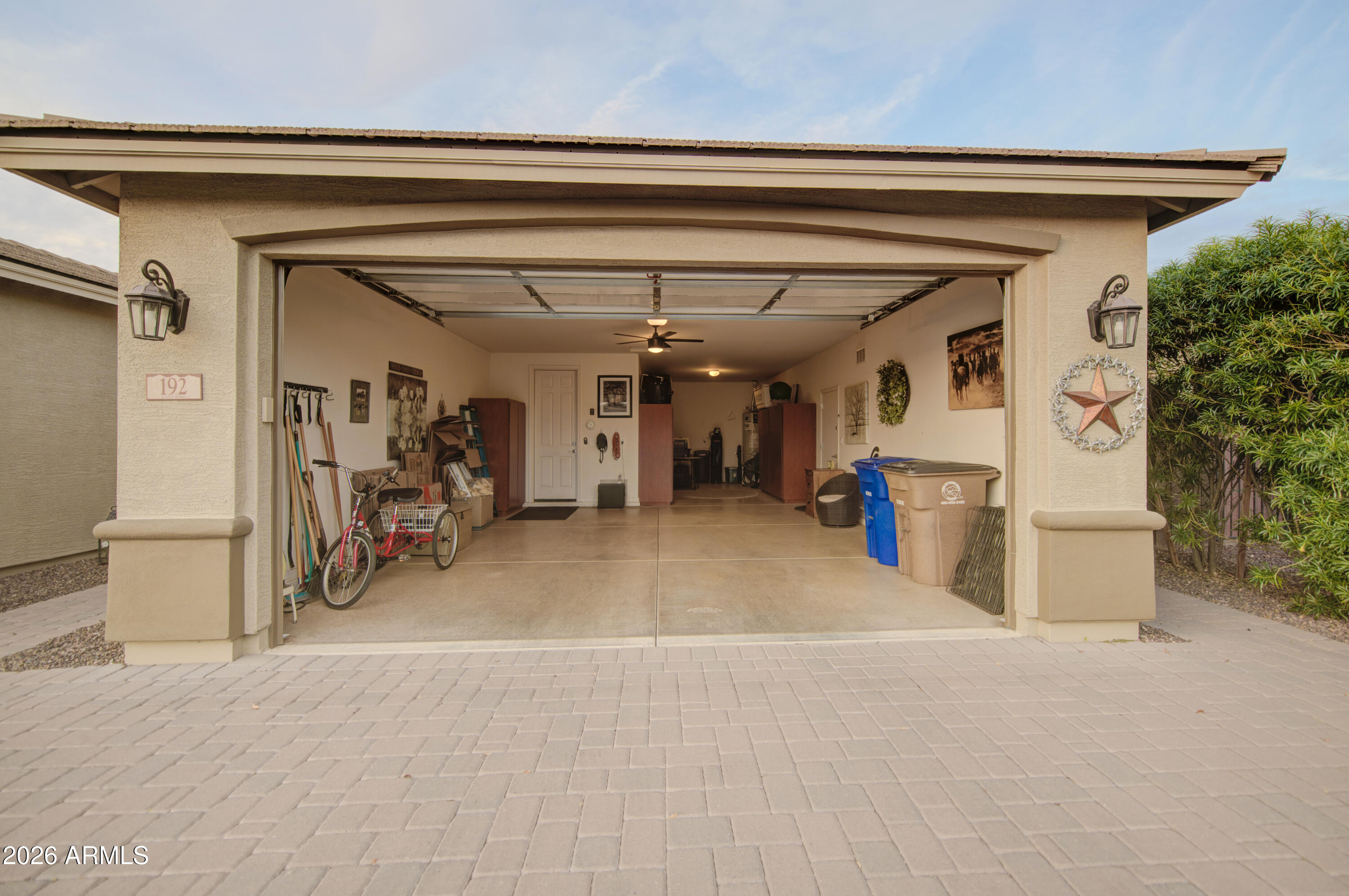 192 W HACKBERRY Avenue